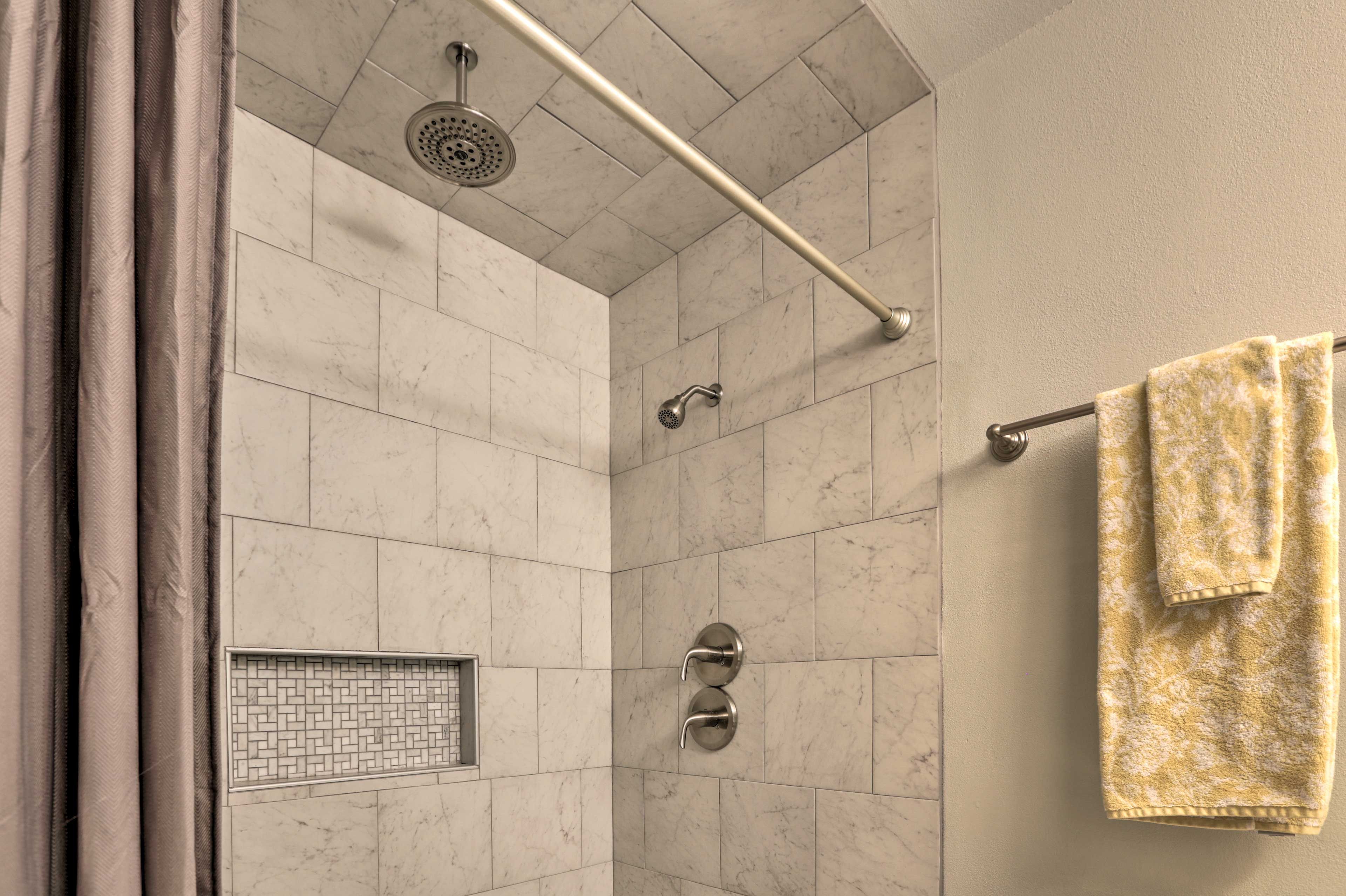 Full Bathroom | Rain Shower Head