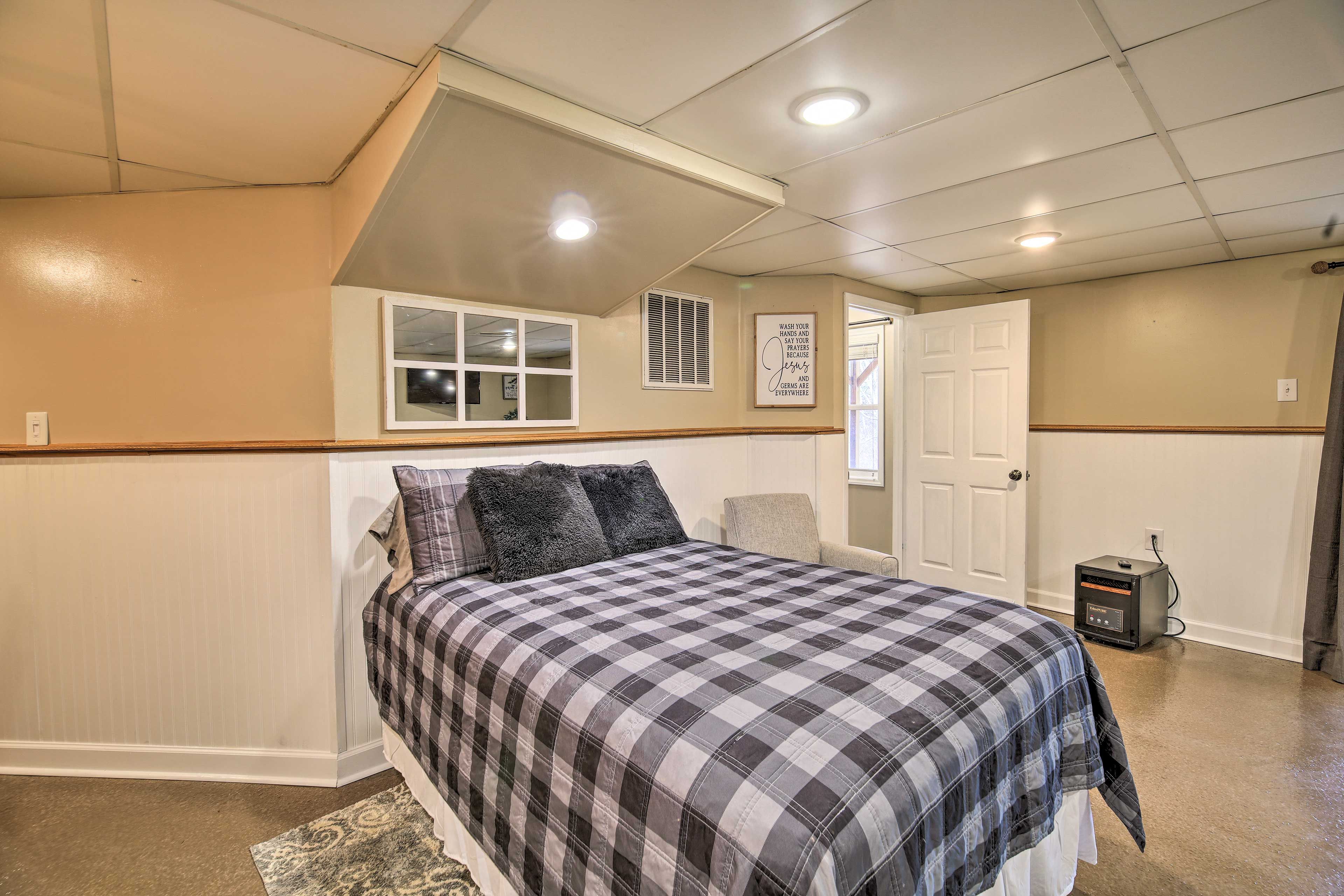 Studio | Queen Bed | Twin Bed