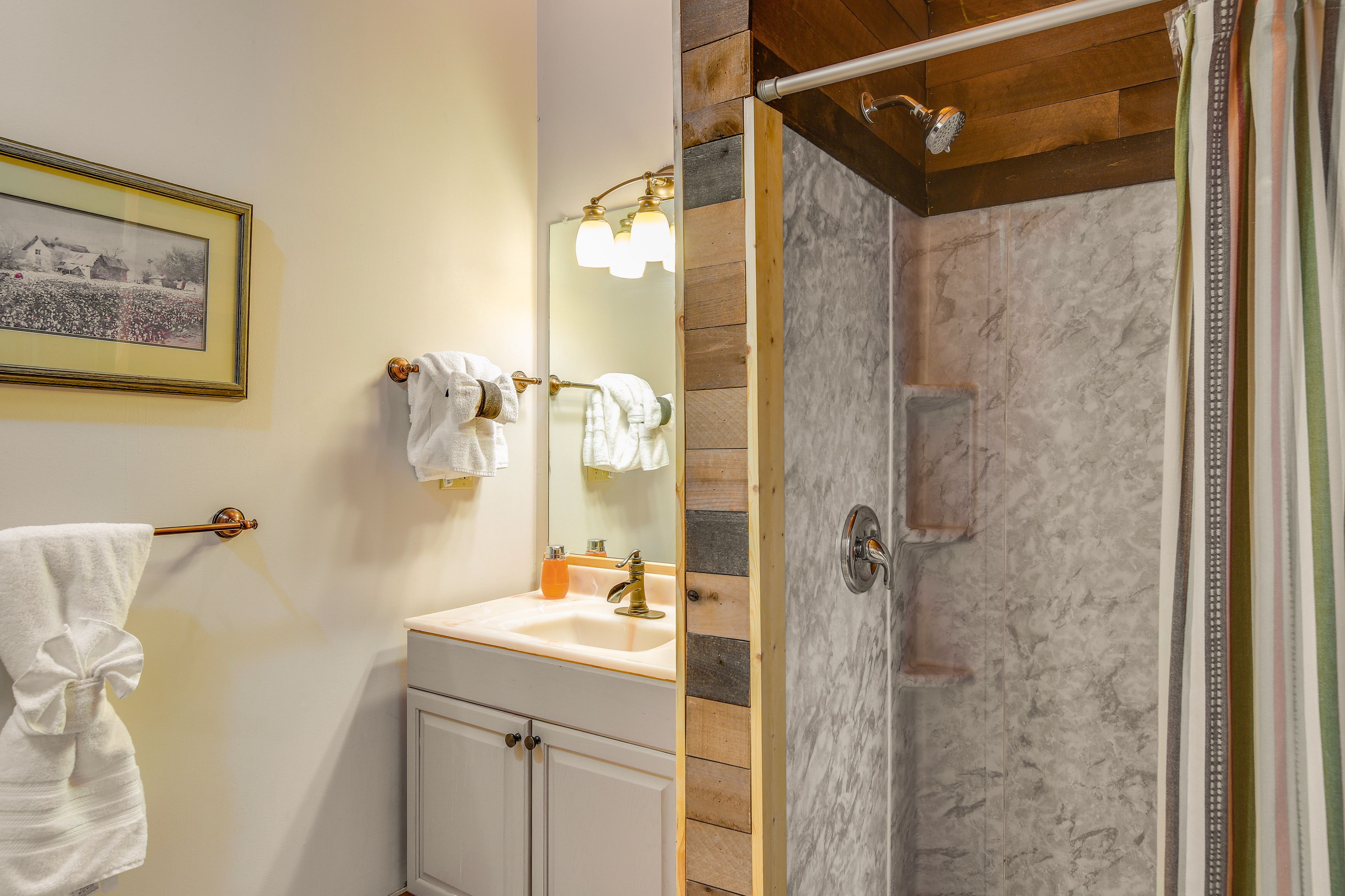 En-Suite Bathroom | Upper Level