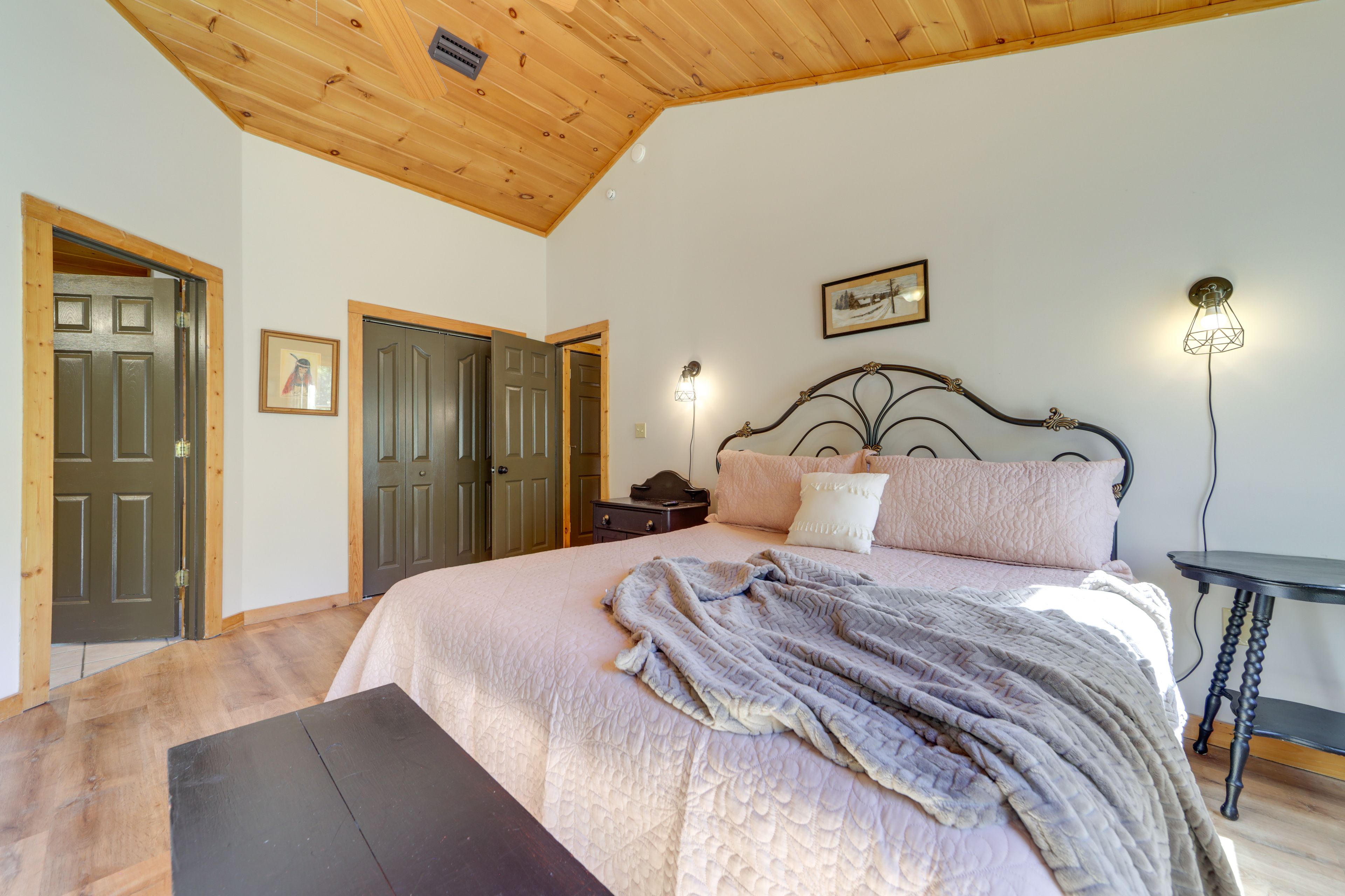 Bedroom 2 | King Bed | Smart TV | Deck Access | Upper Level