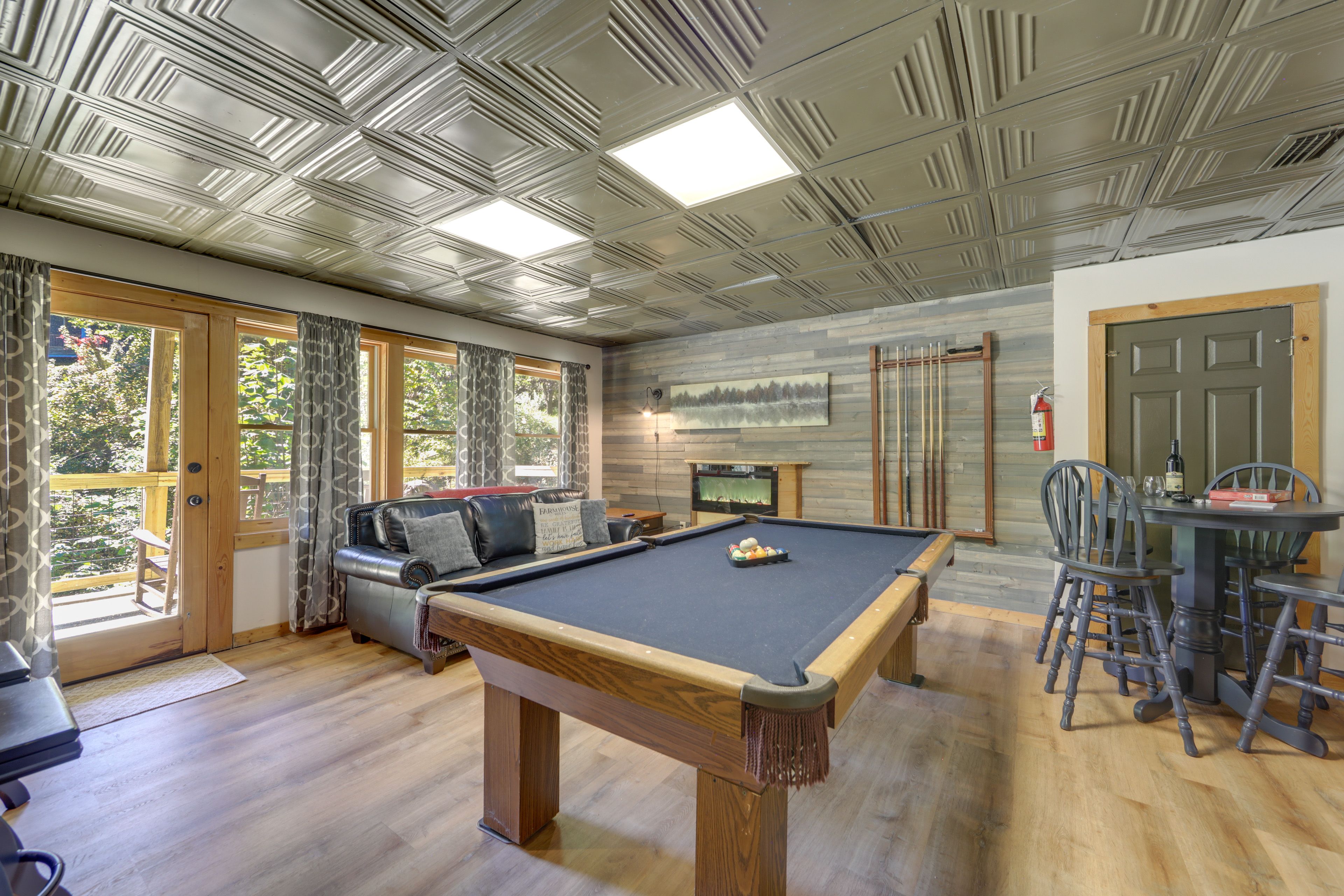 Game Room | Queen Sleeper Sofa
