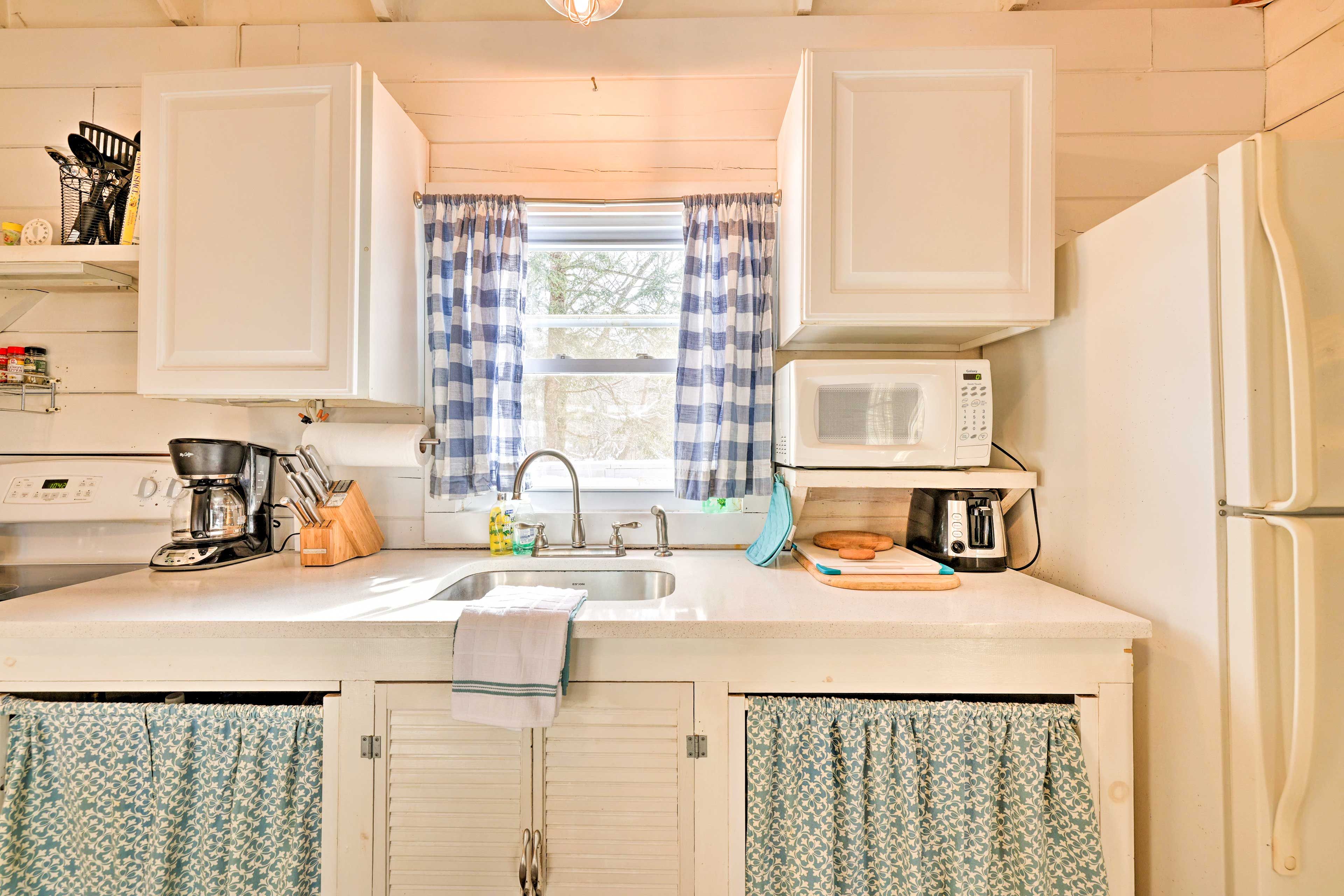 Well-Equipped Kitchen | Trash Bags & Paper Towels