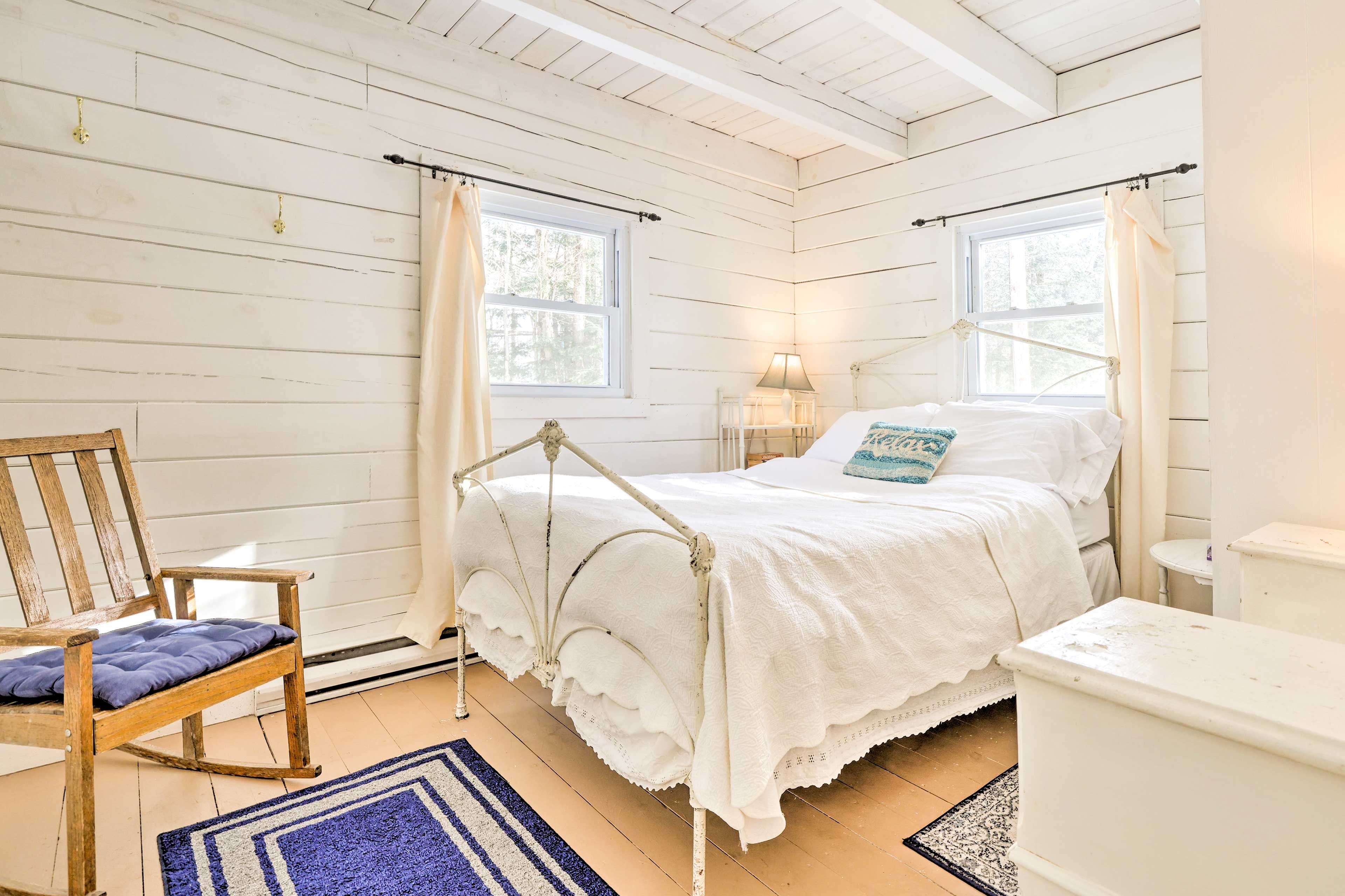 Bedroom 1 | Full Bed | 2nd Floor