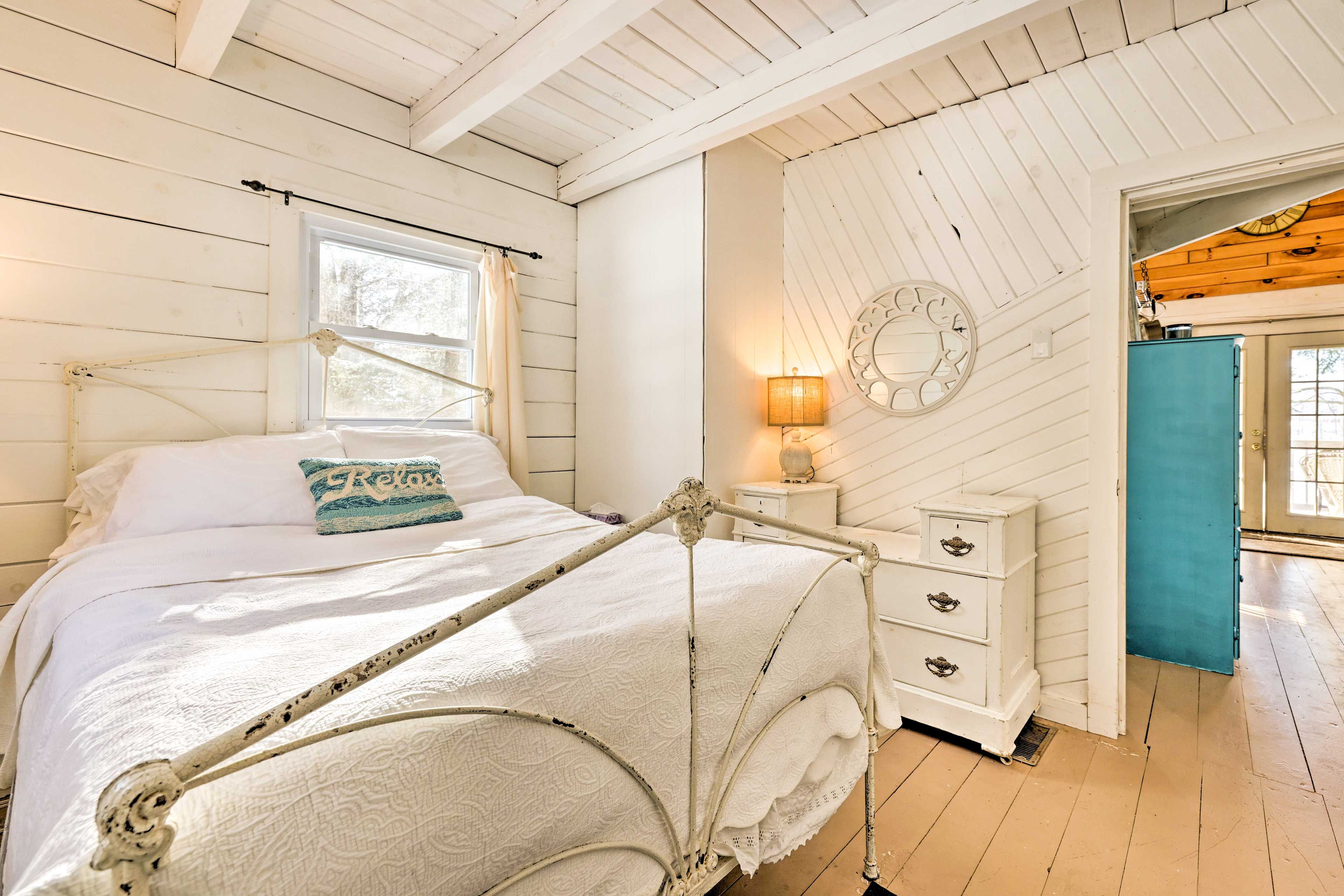Bedroom 1 | Linens & Towels