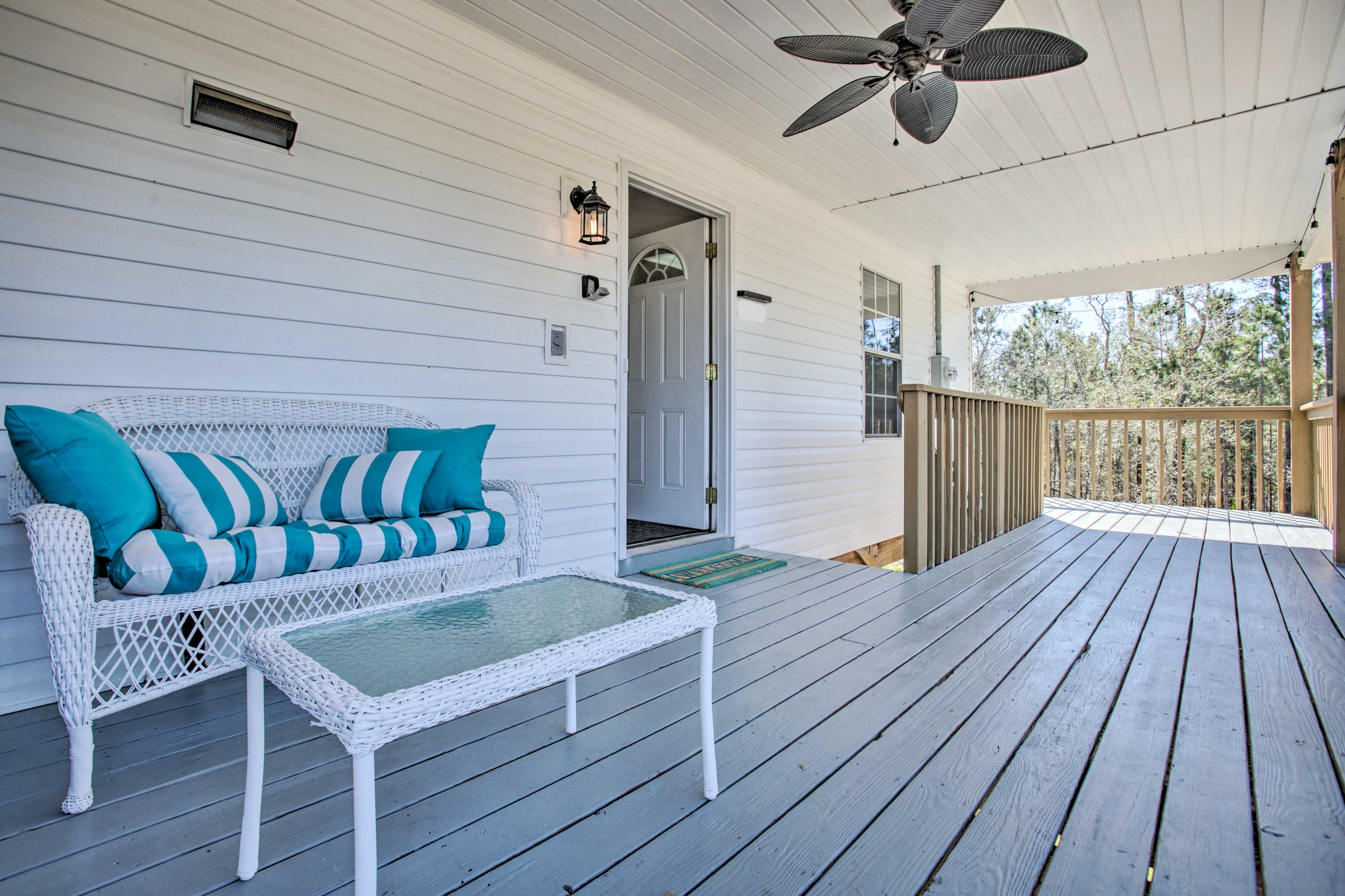 Covered Deck 1 | Outdoor Seating | Keyless Entry | Cargo Elevator