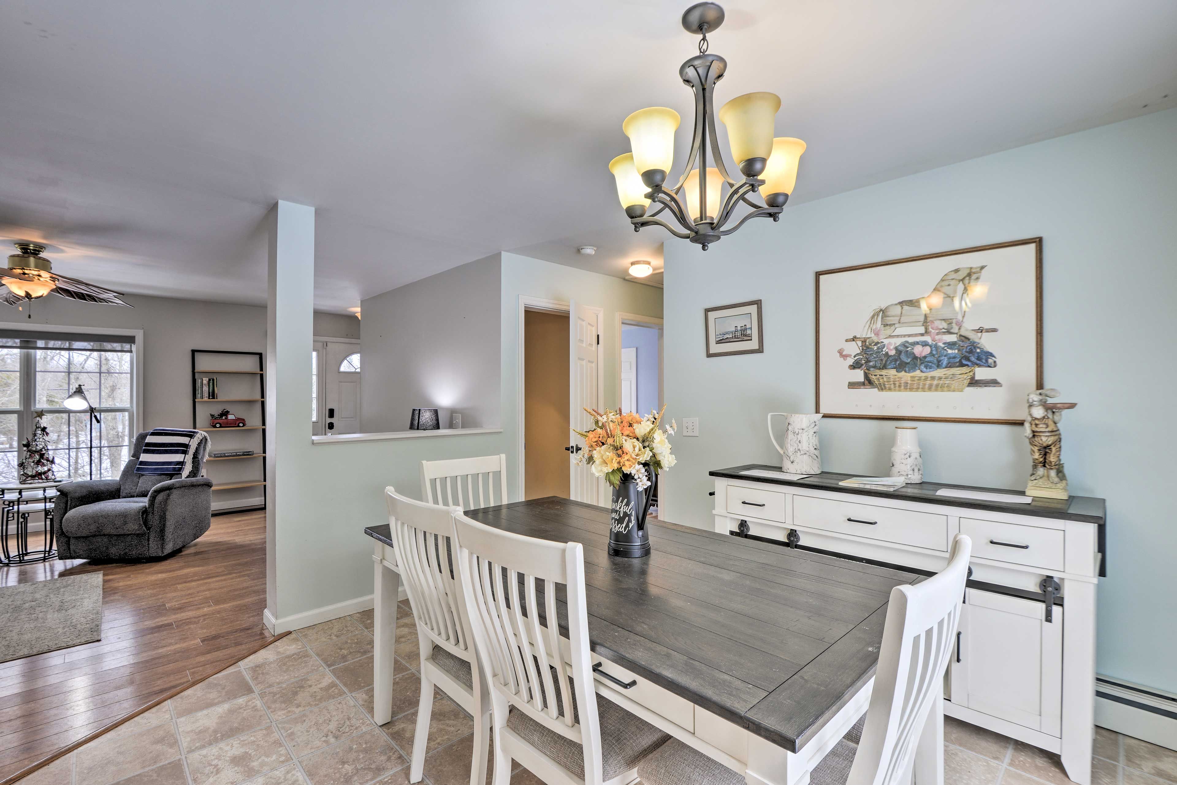 Washington Vacation Rental | 3BR | 2BA | 1,500 Sq Ft | Steps Required