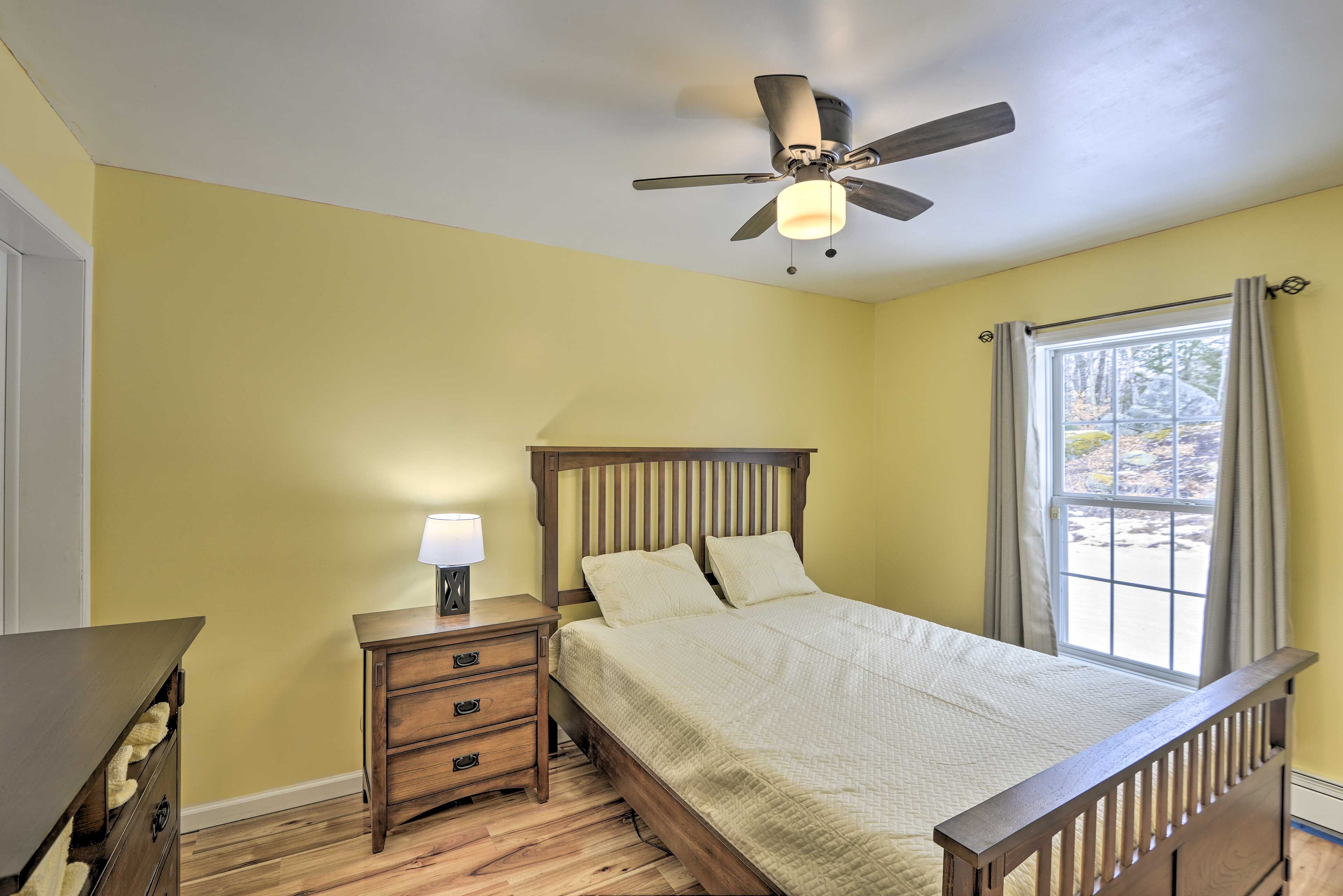 Bedroom 2 | Queen Bed