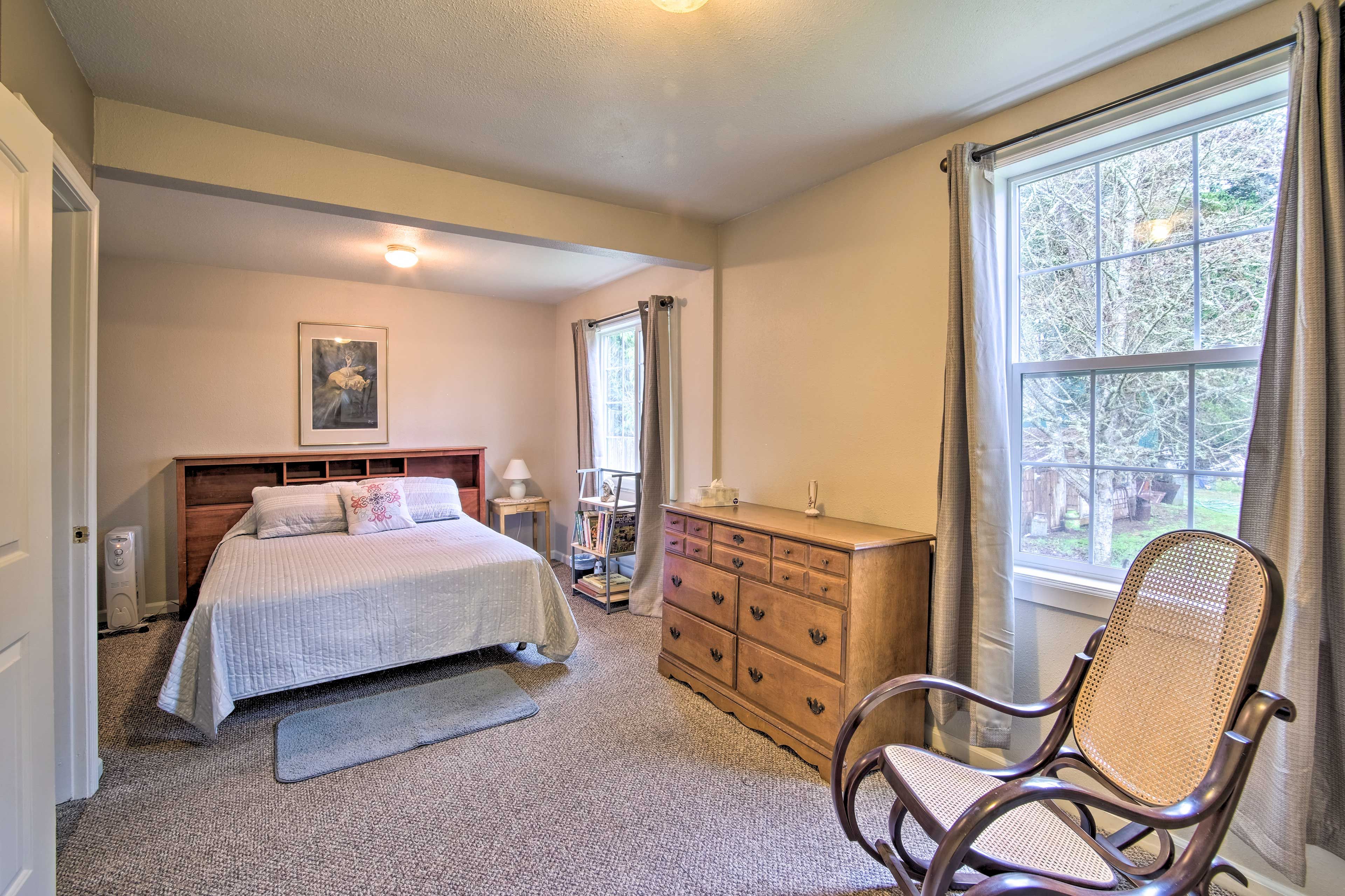 Bedroom 2 | Queen Bed