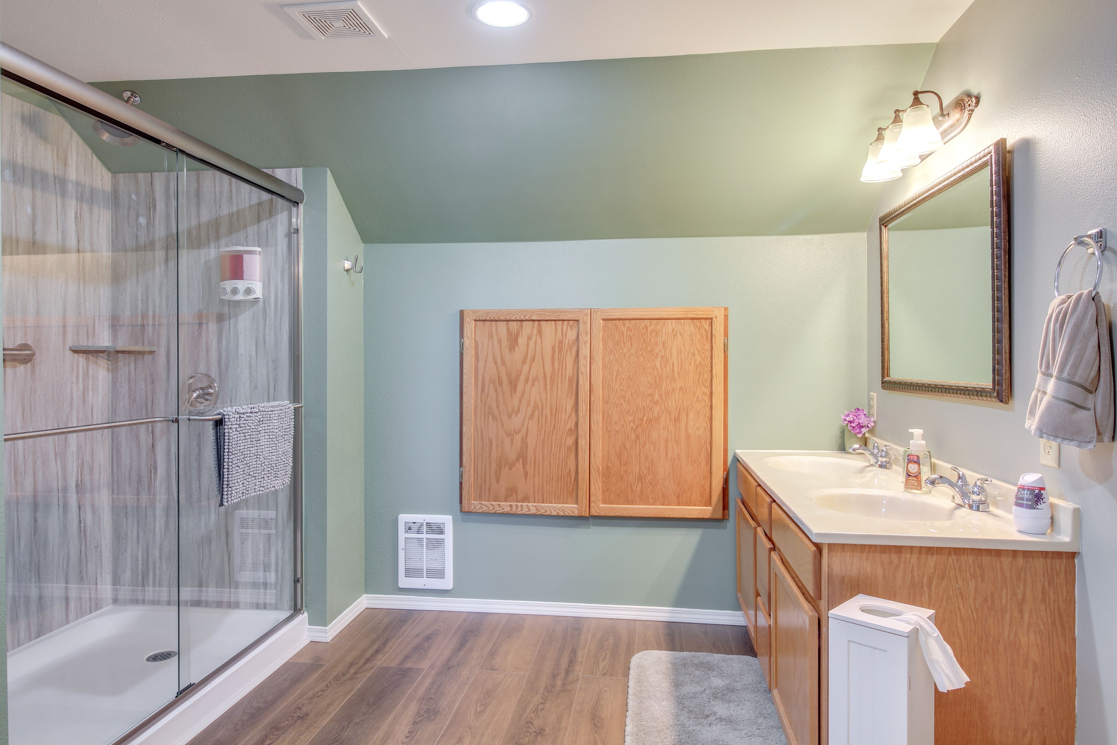 En-Suite Bathroom | Towels Provided