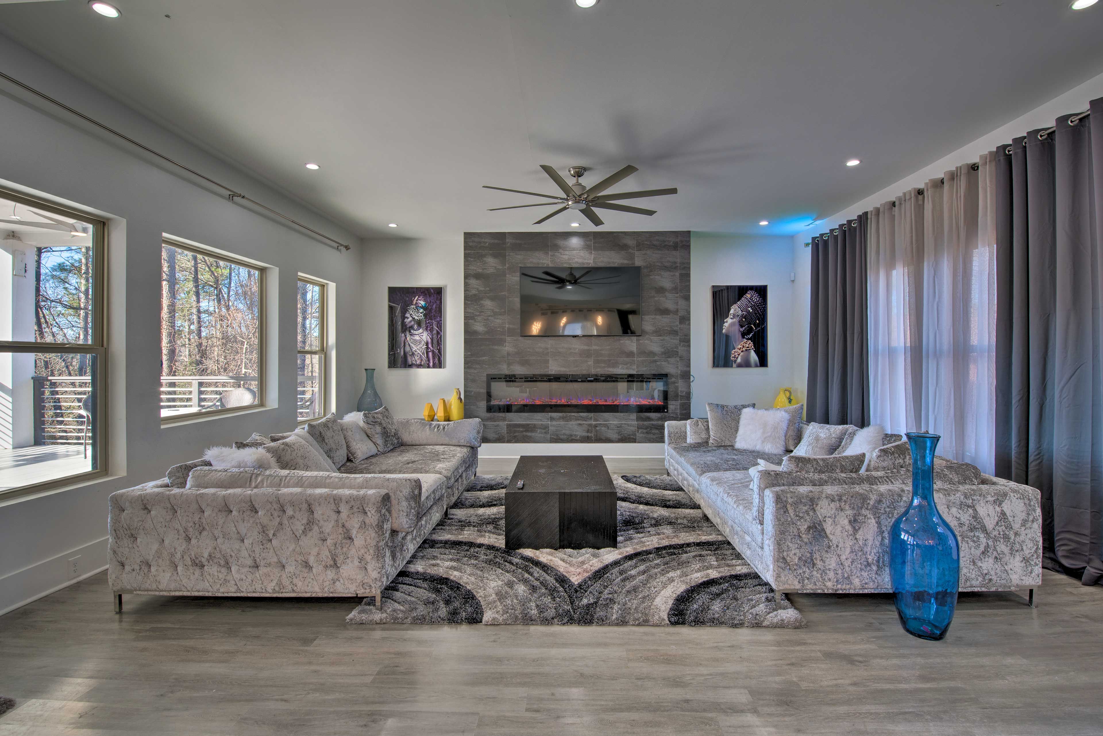 Living Room | Flat-Screen TV w/ Cable | Electric Fireplace