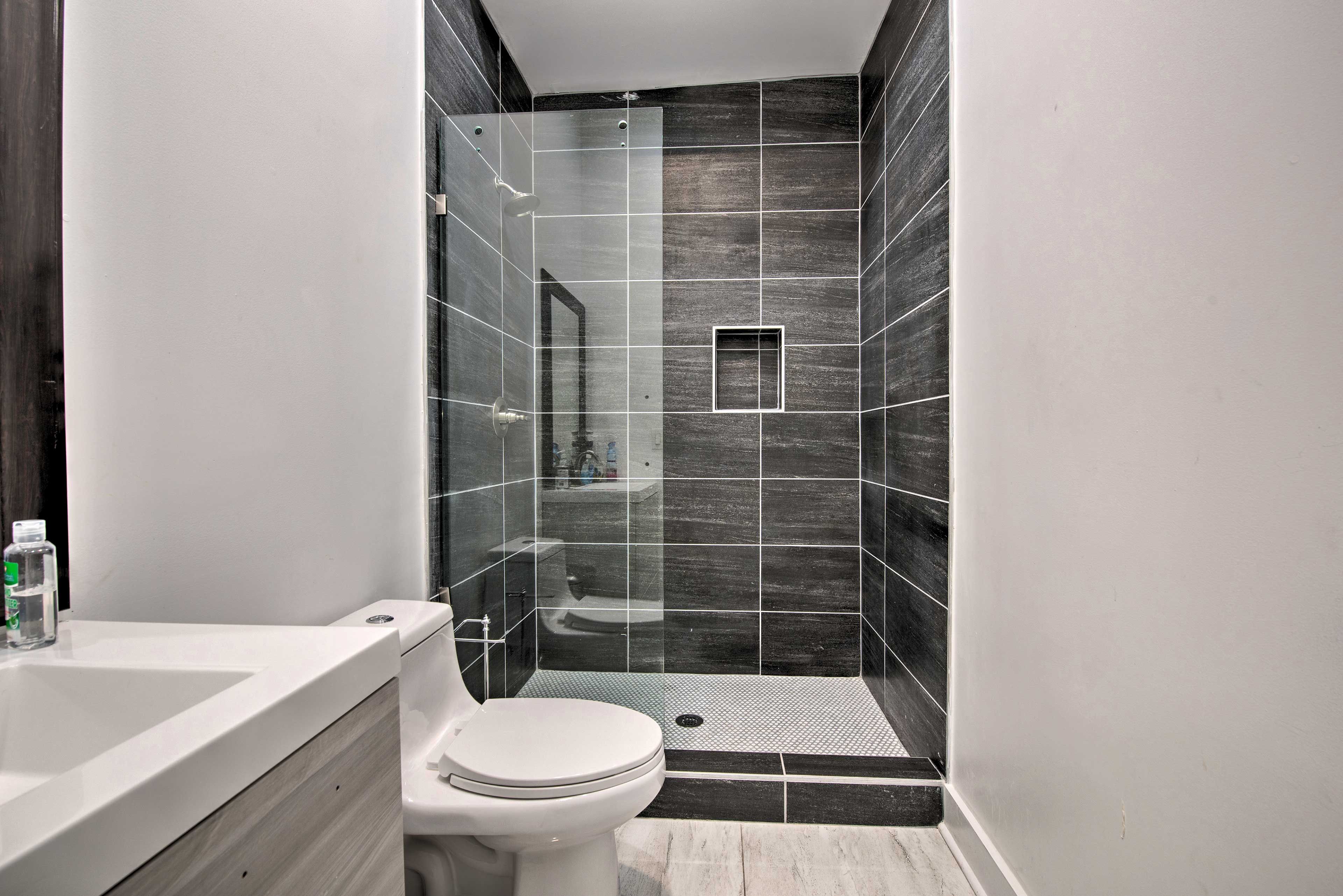 Full Bathroom | 1st Floor
