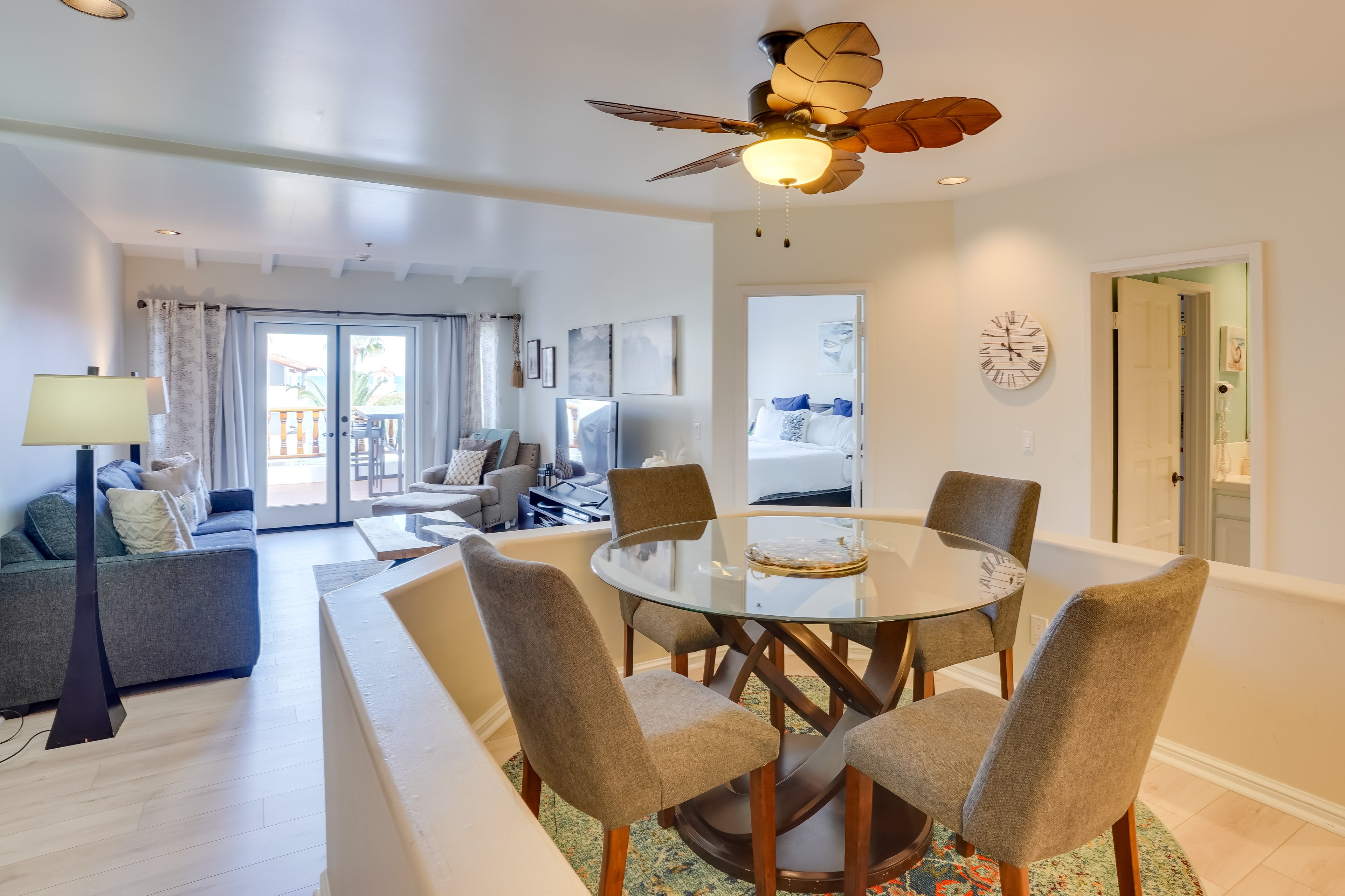 Living Room | Dining Area | High-Speed Internet | Smart TV