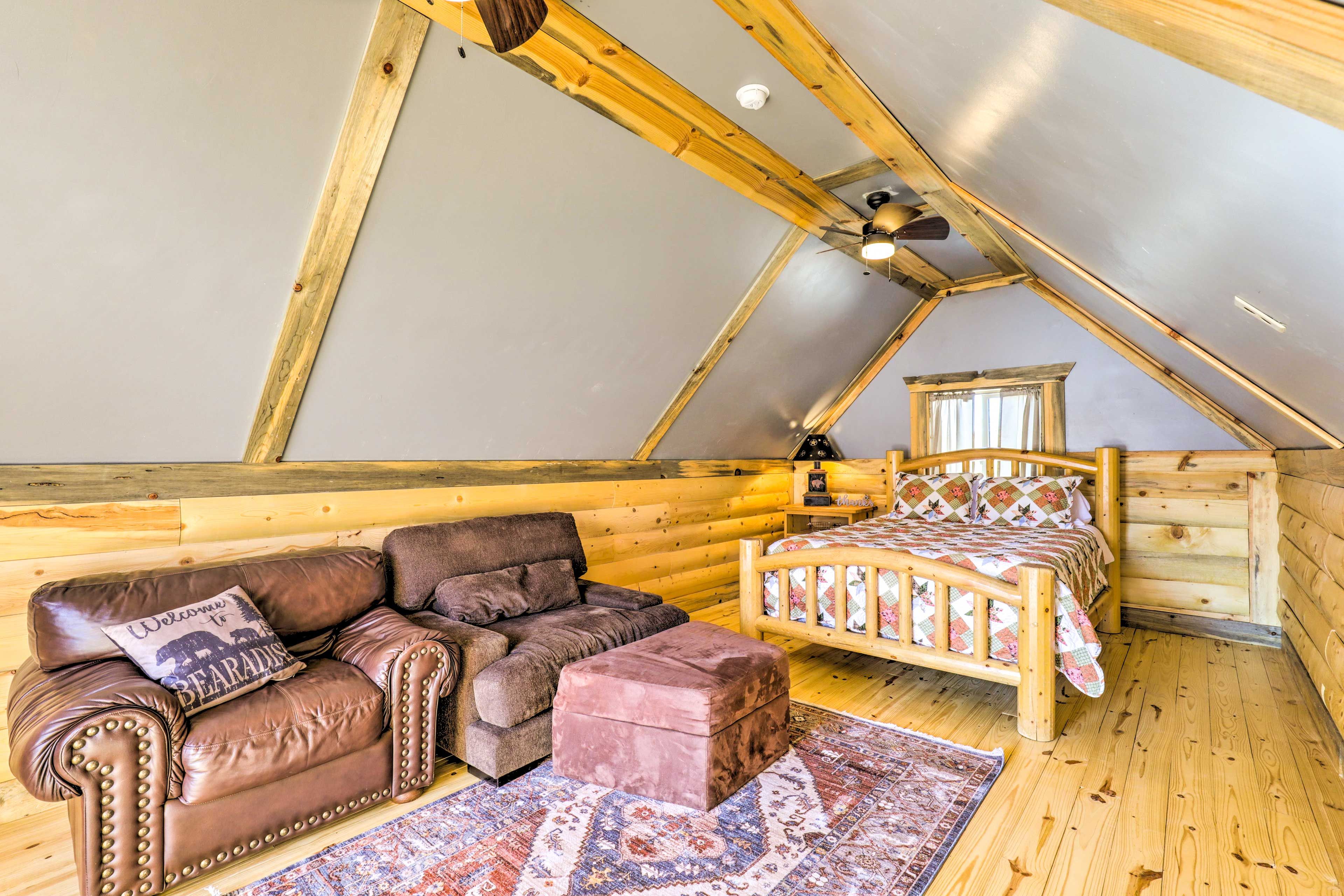 Bedroom 5 (Studio) | Queen Bed