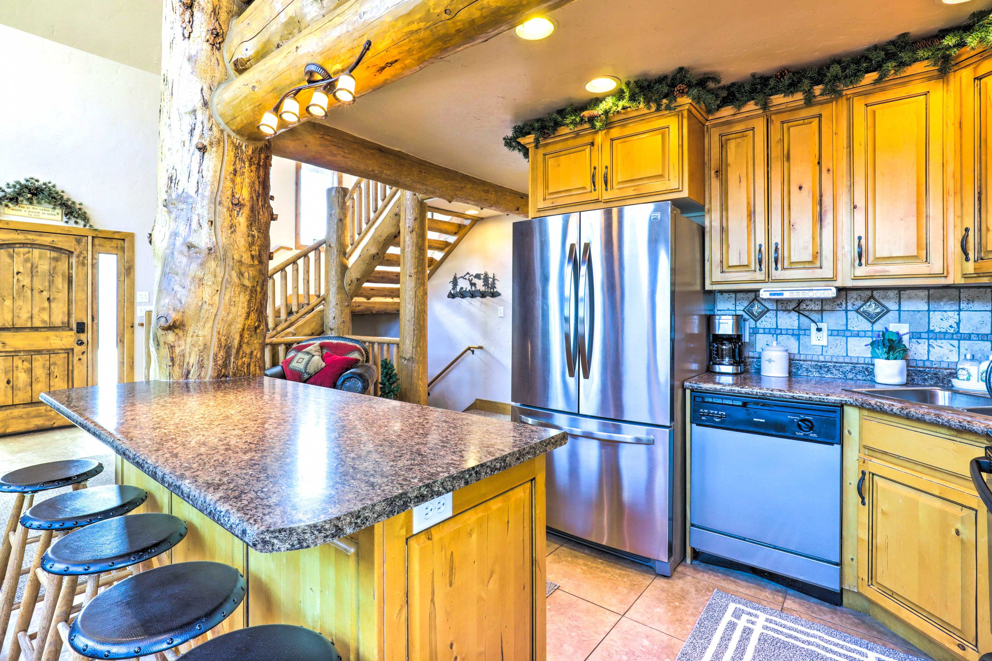 Kitchen | Fully Equipped w/ Cooking Basics