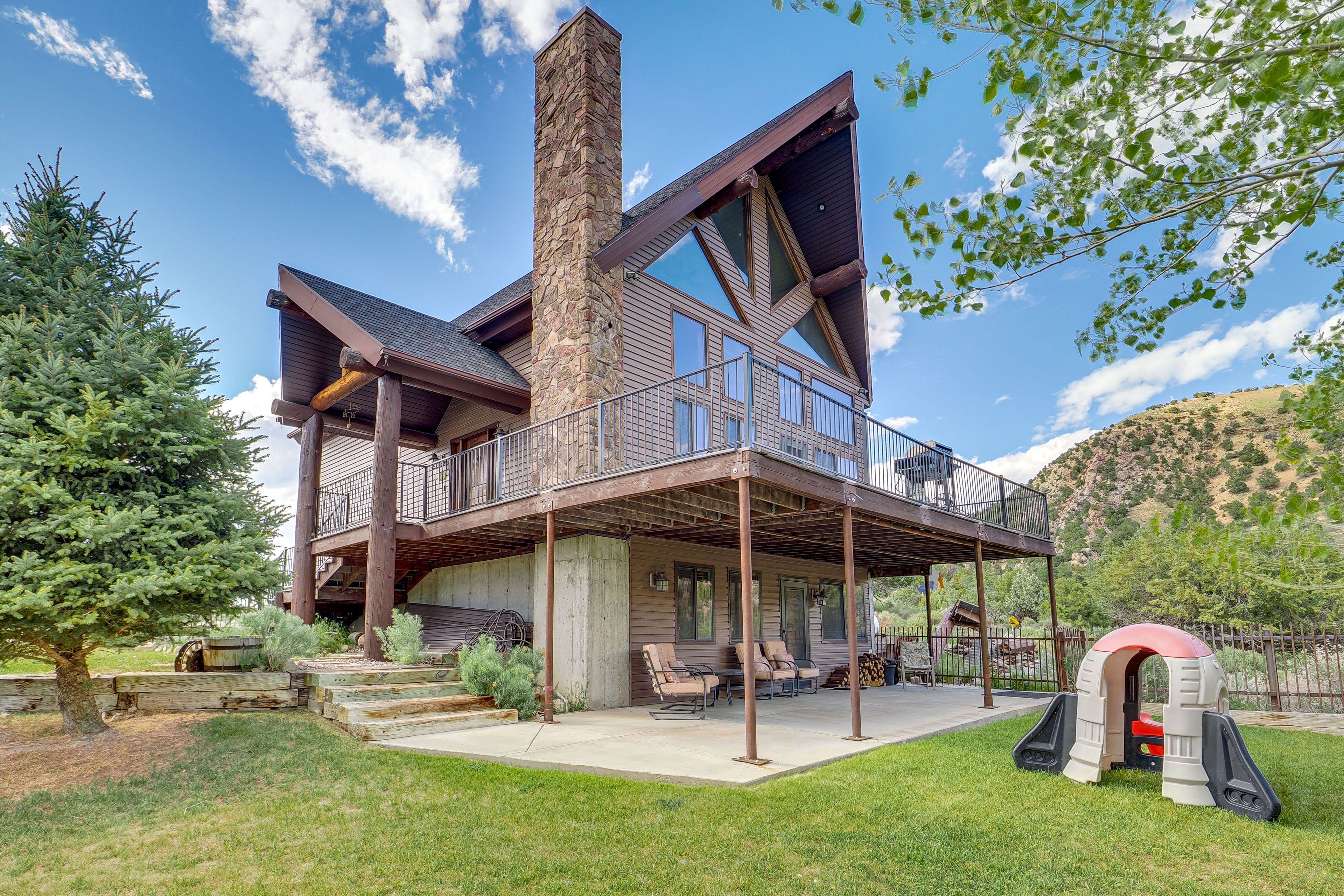Sterling Vacation Rental | 5BR | 2.5BA | 3,000 Sq Ft | Stairs Required