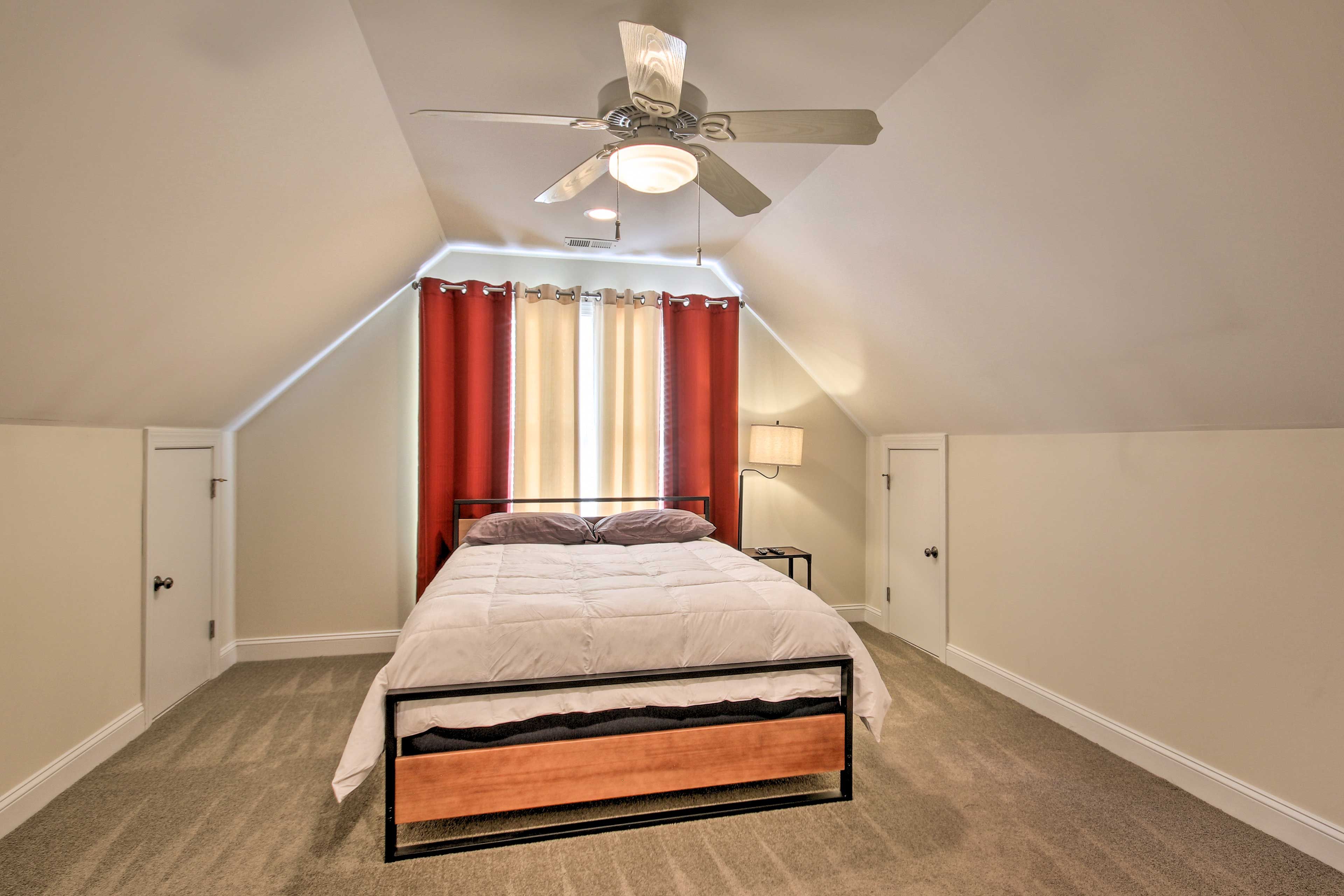 Bedroom 2 | 2nd Floor | Queen Bed