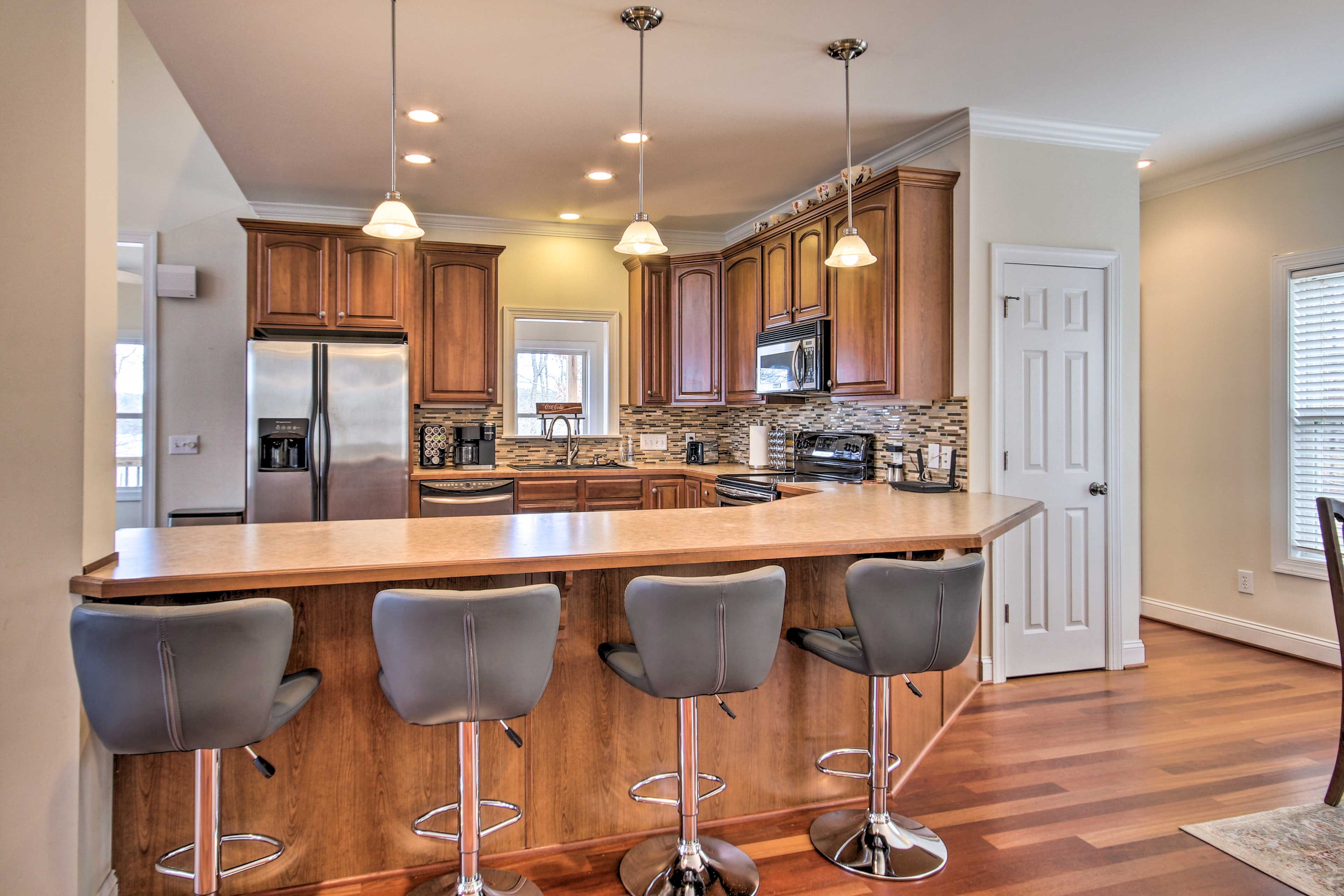 Kitchen | Dual Drip & Keurig Coffee Maker | Toaster