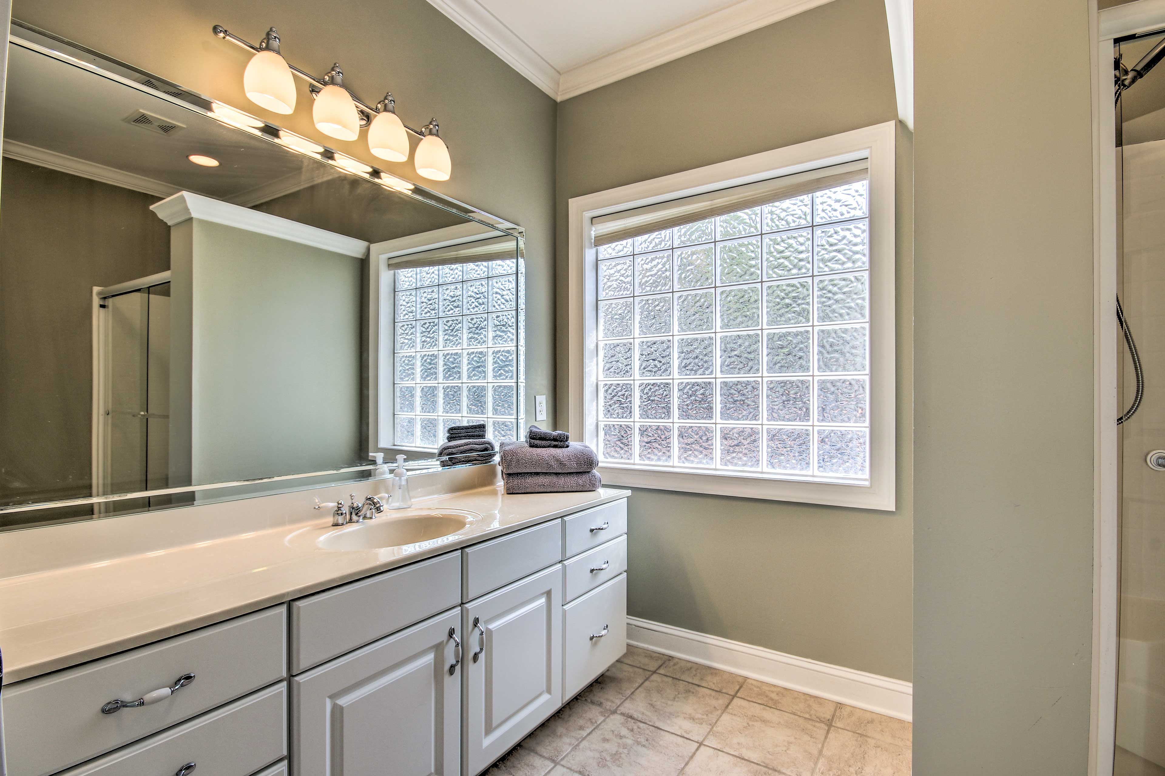 En-Suite Bathroom | Towels Provided