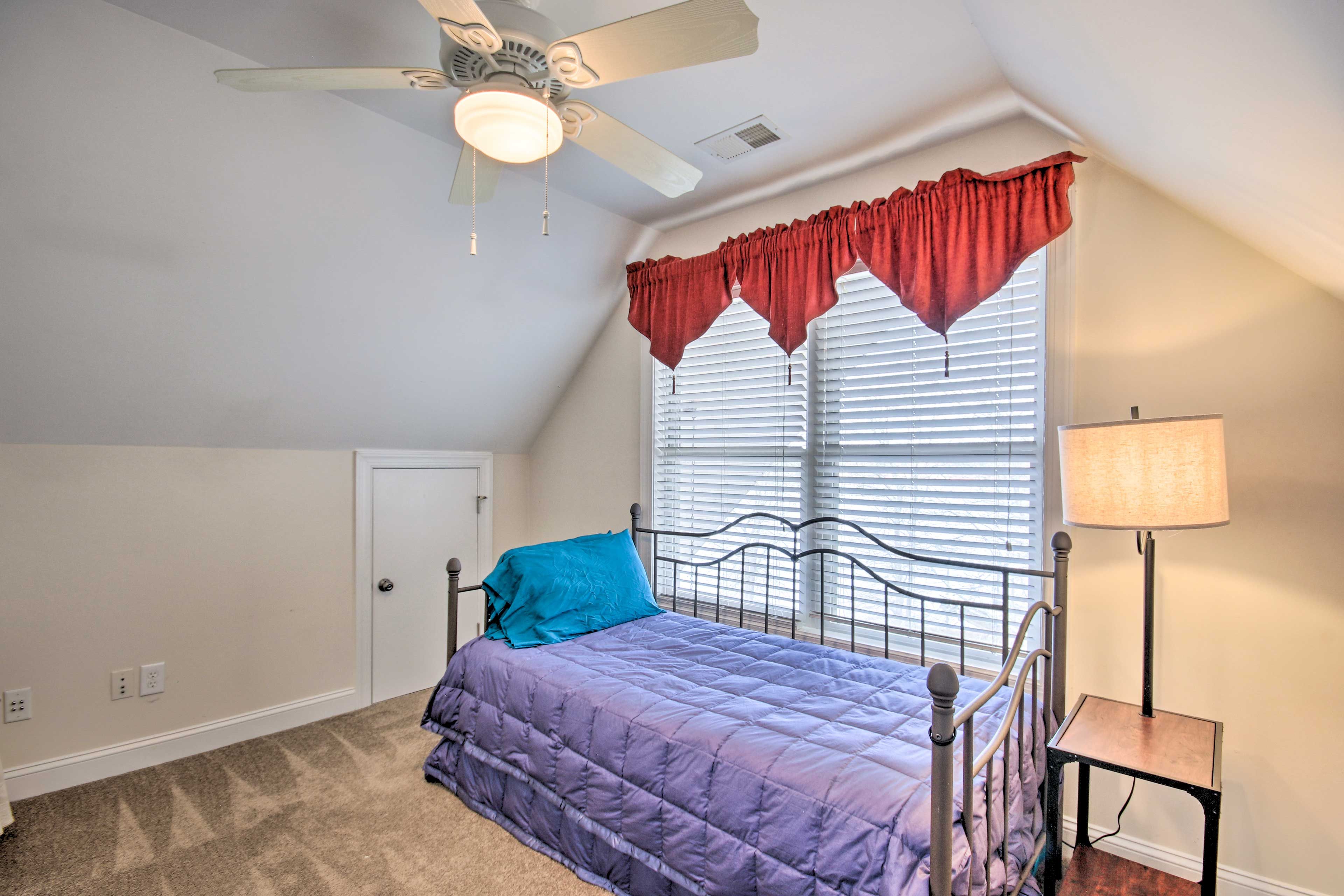 Bedroom 4 | 2nd Floor | Twin Daybed w/ Twin Trundle