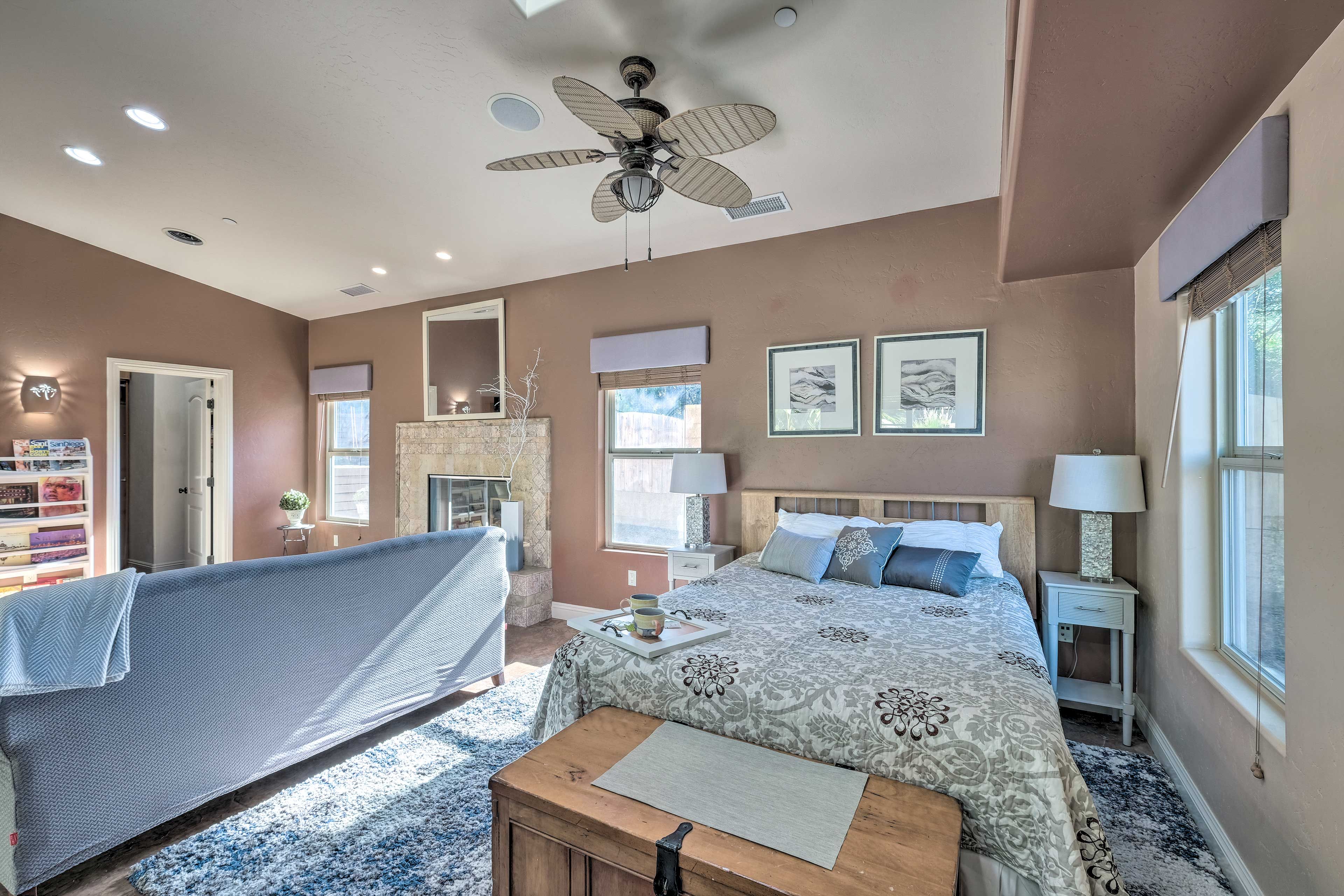 Studio | Queen Bed | Linens Provided