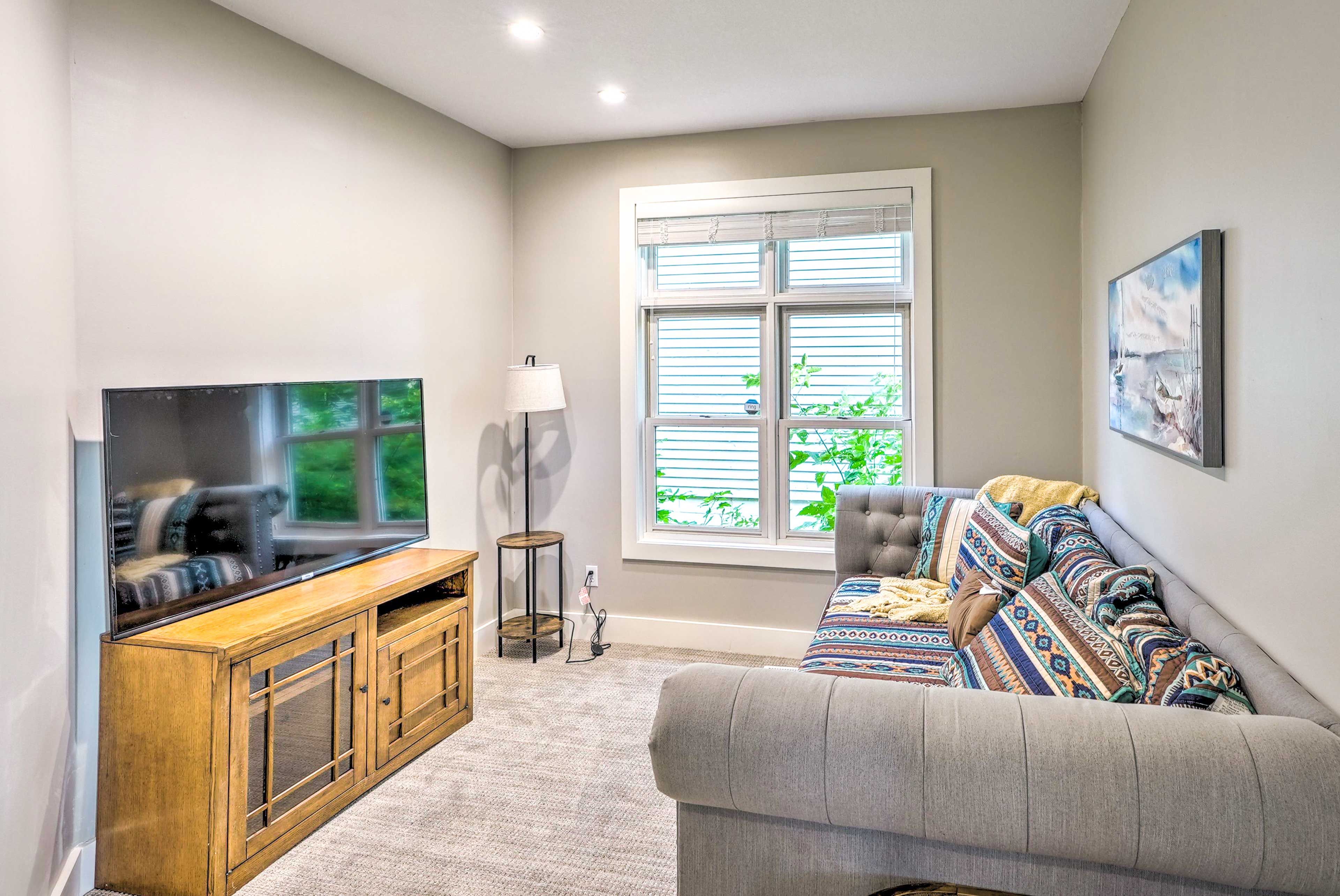Bedroom 4 | 1st Floor | Twin Daybed w/ Twin Trundle | Smart TV