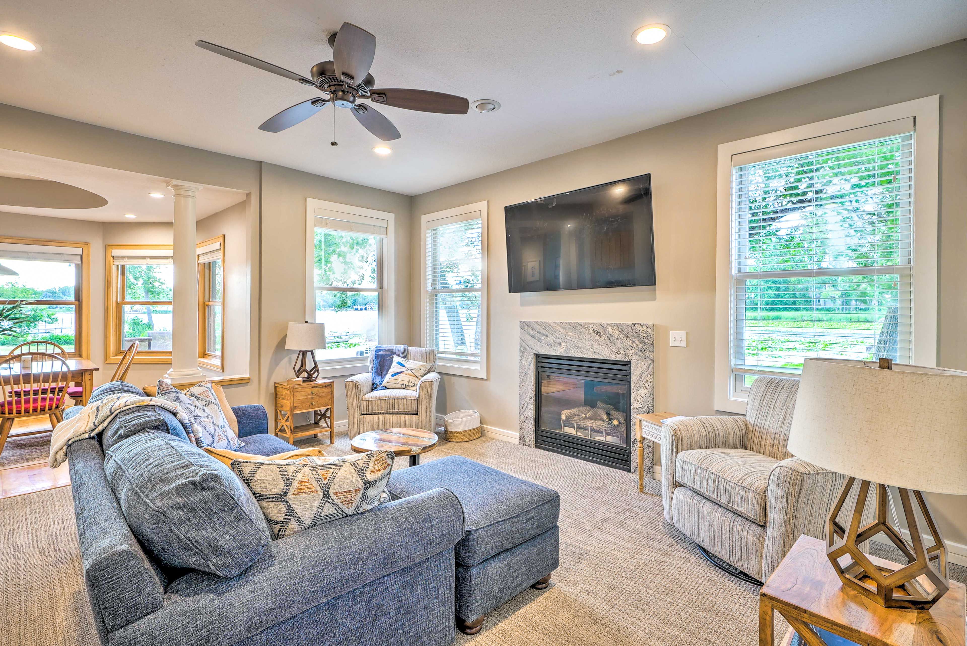 Living Room | Central A/C & Heating