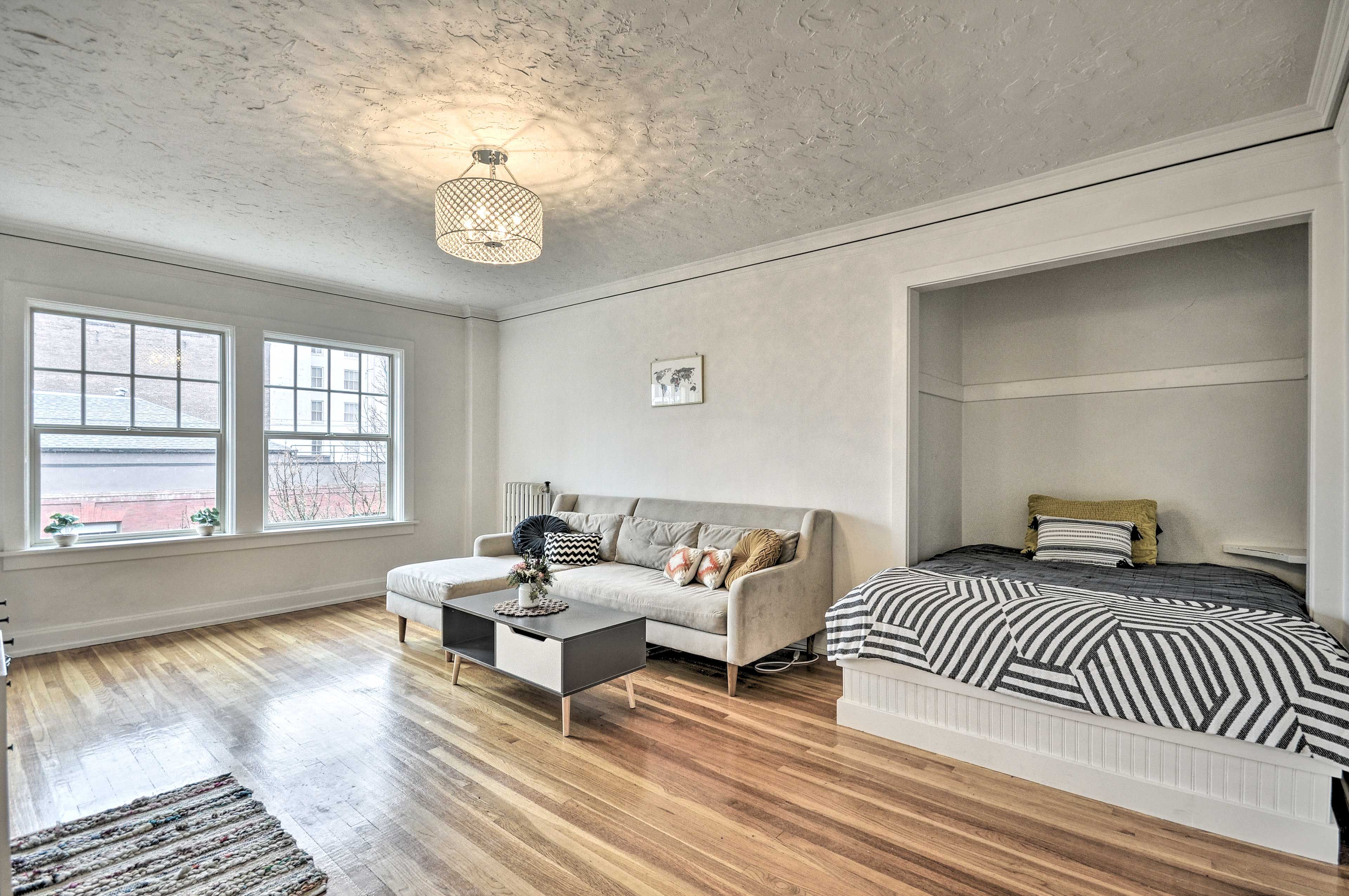 Living Area | Queen Bed