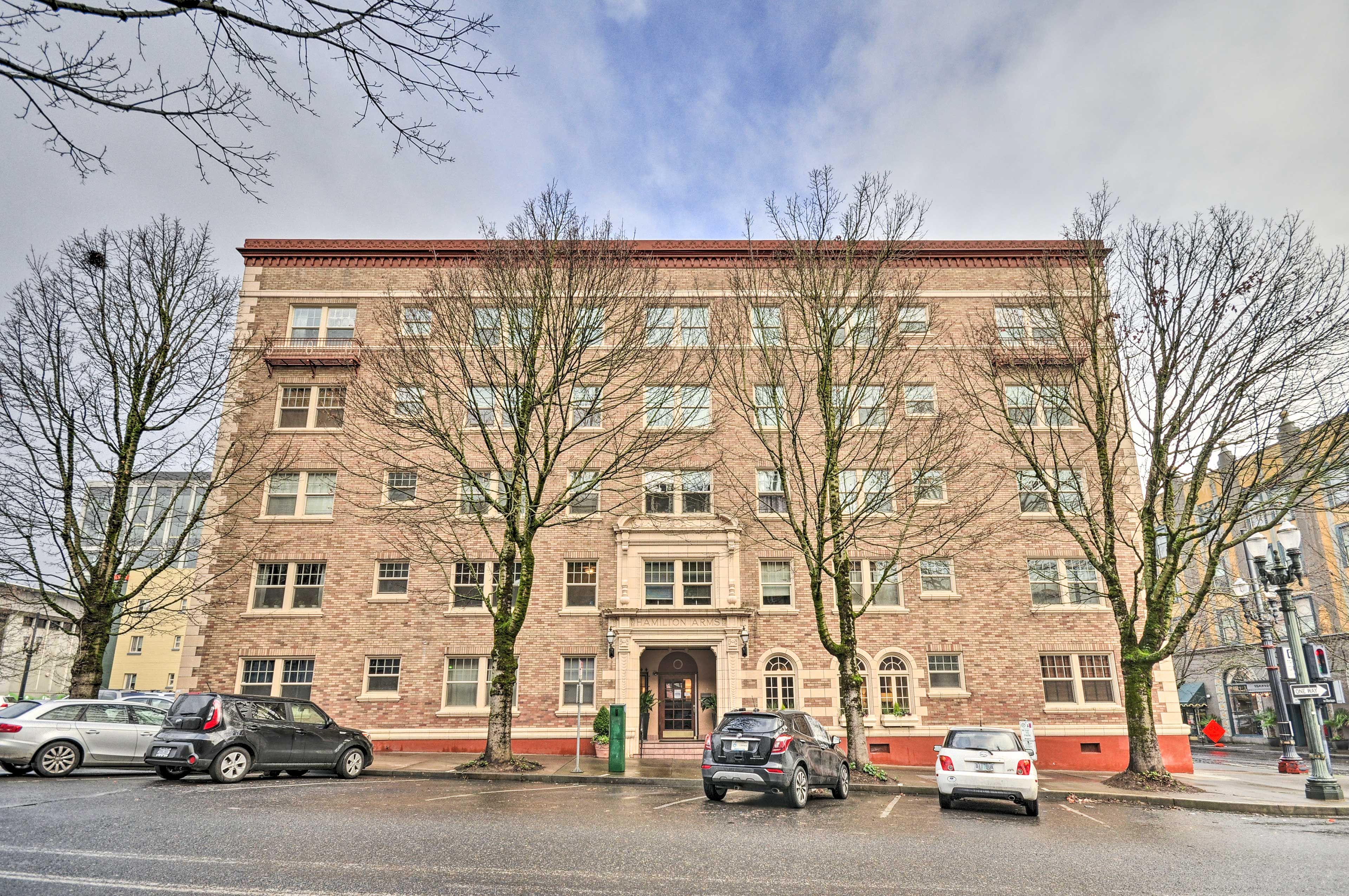 Parking | Street Parking Available | Public Transit Nearby