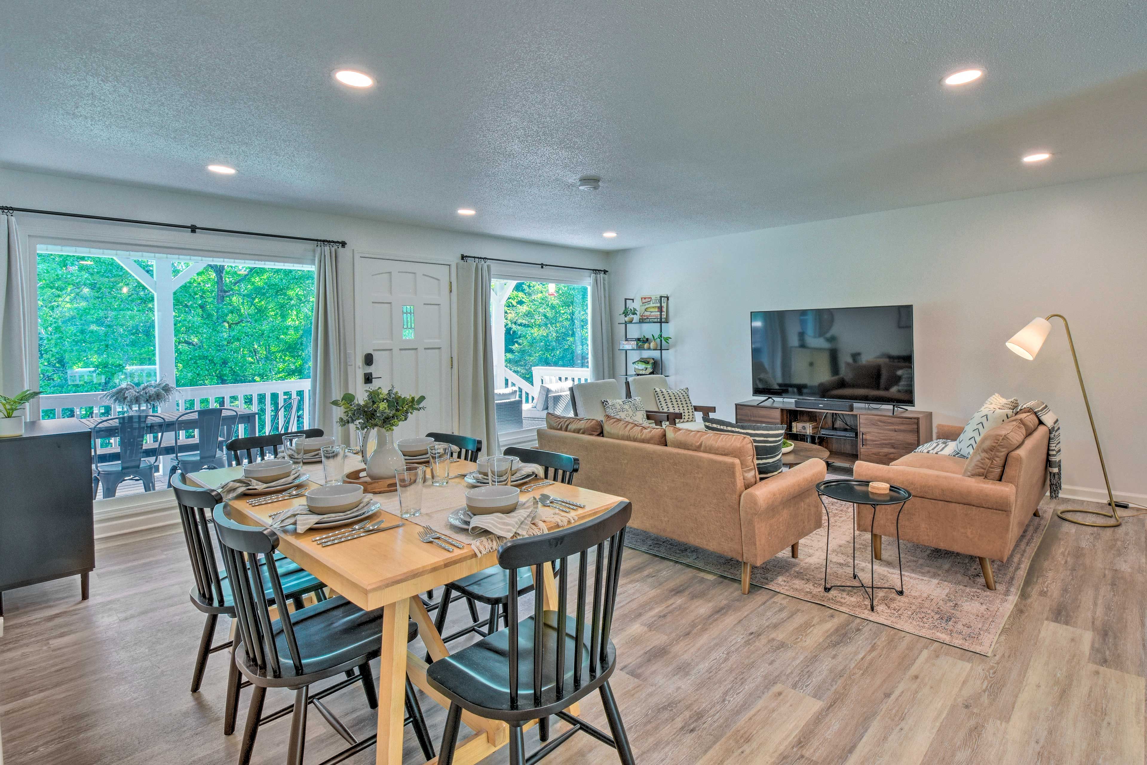 Living Room | Single-Story House | Pet Friendly
