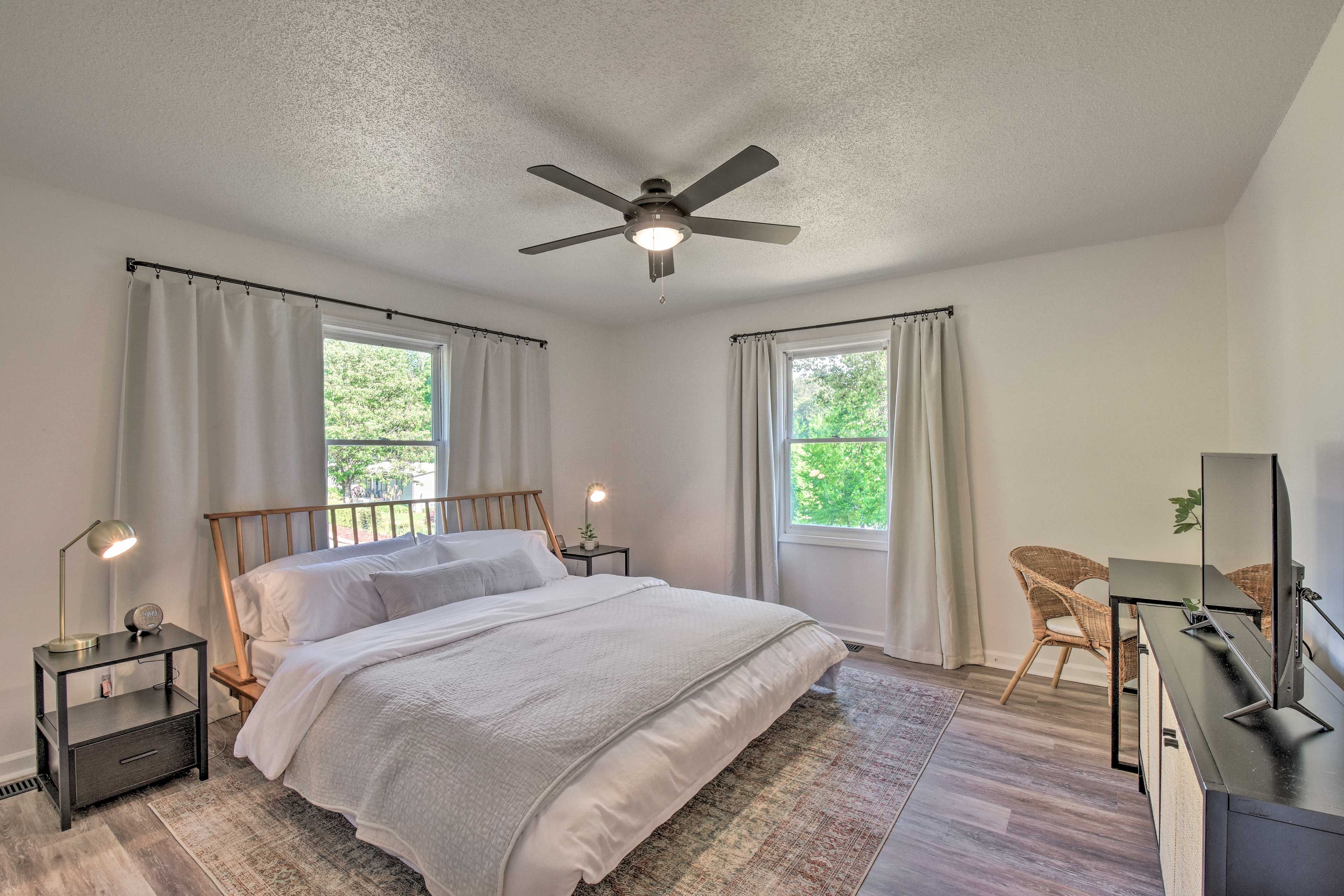 Bedroom 1 | King Bed | Full En-Suite Bathroom