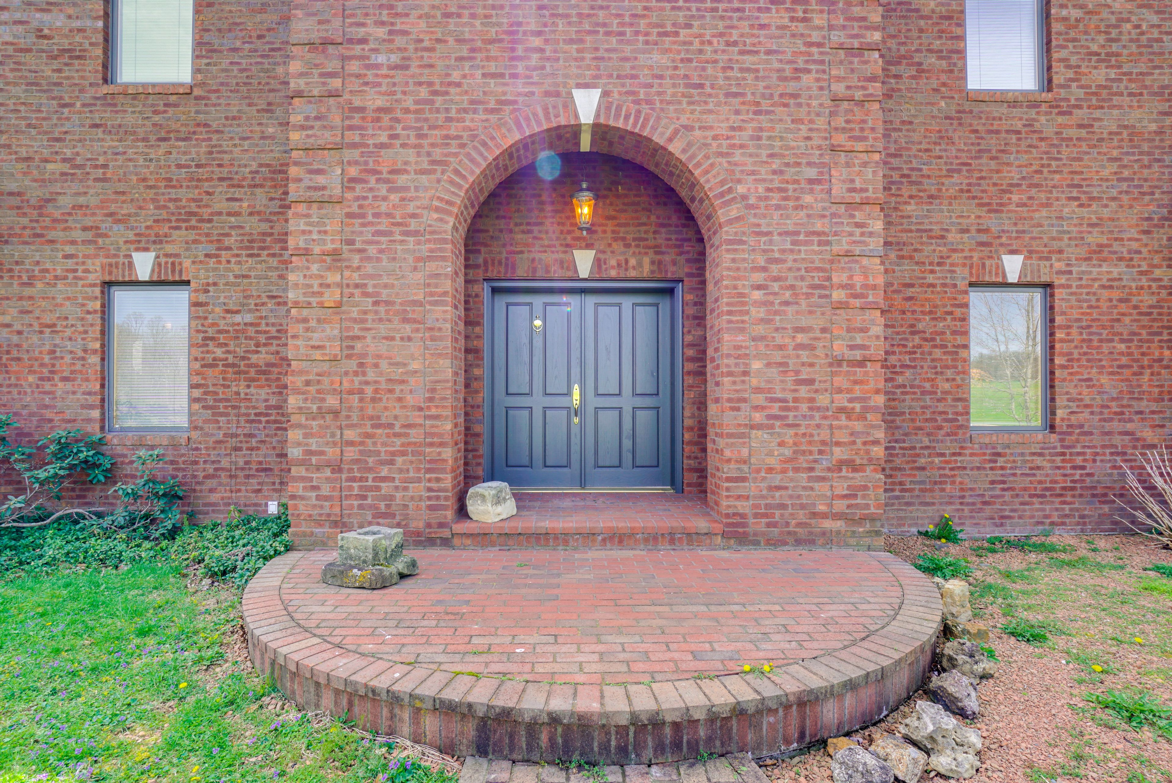Front Entry | 2 External Steps Required