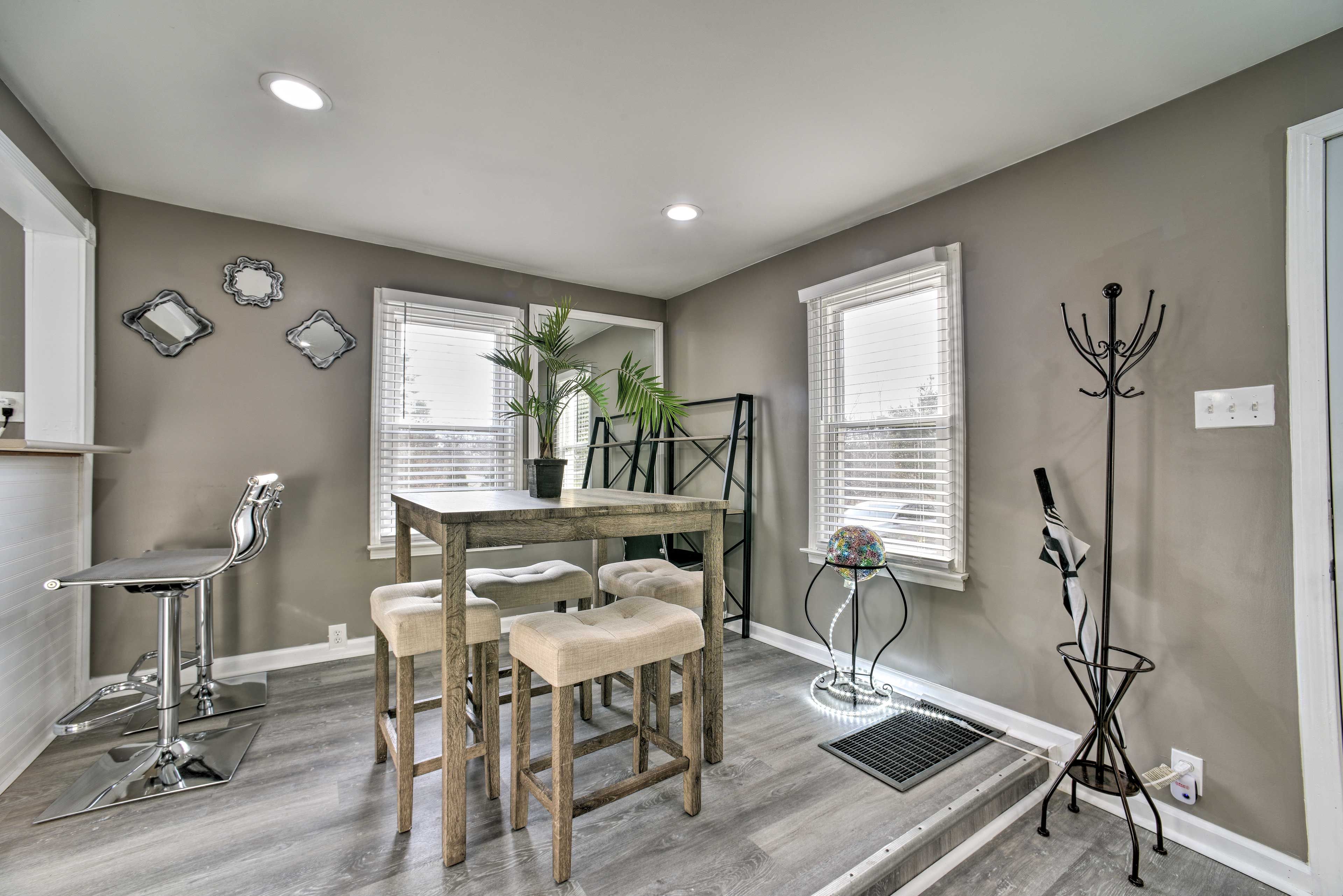 Living Room | 4-Person Dining Table