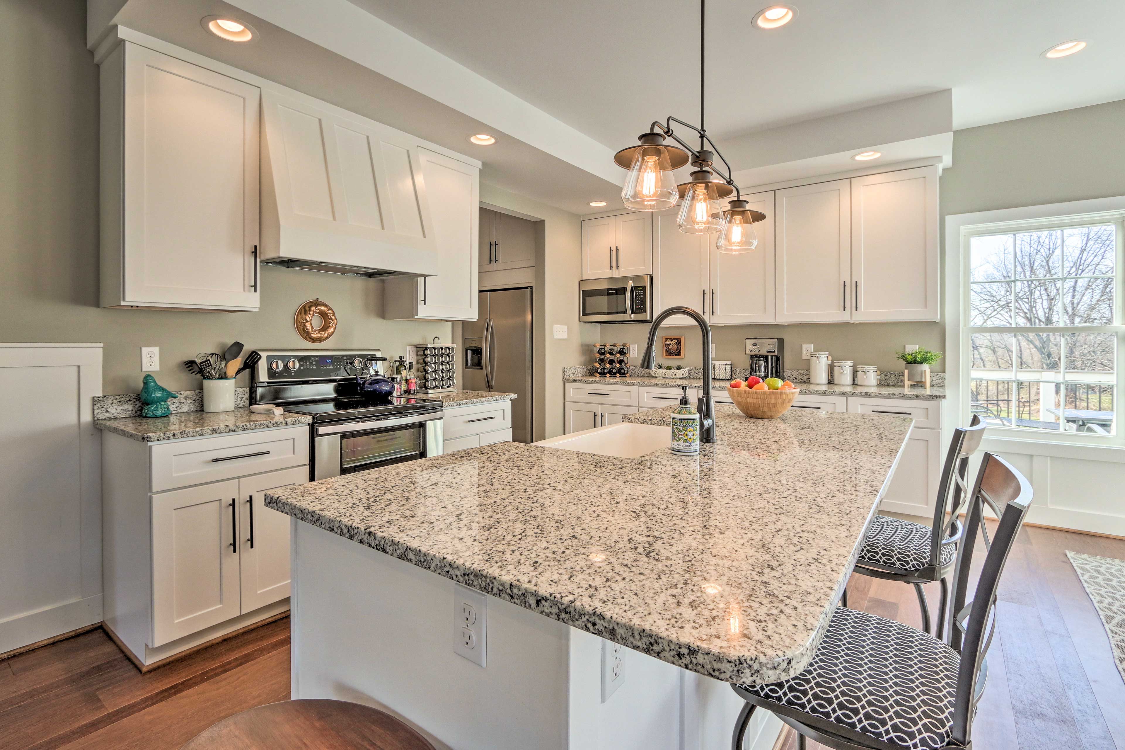Fully Equipped Kitchen | Breakfast Bar Island