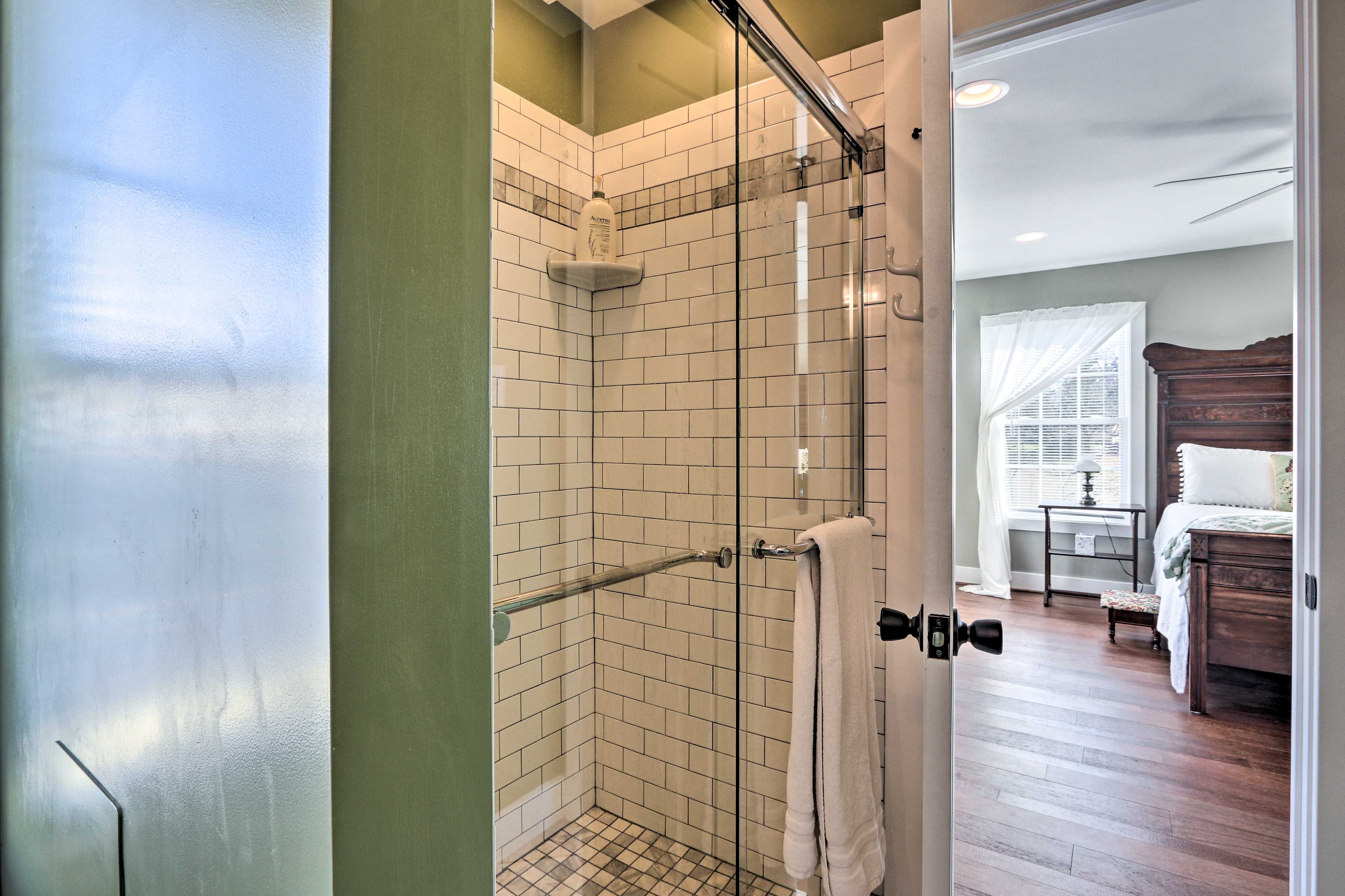 Full En-Suite Bathroom