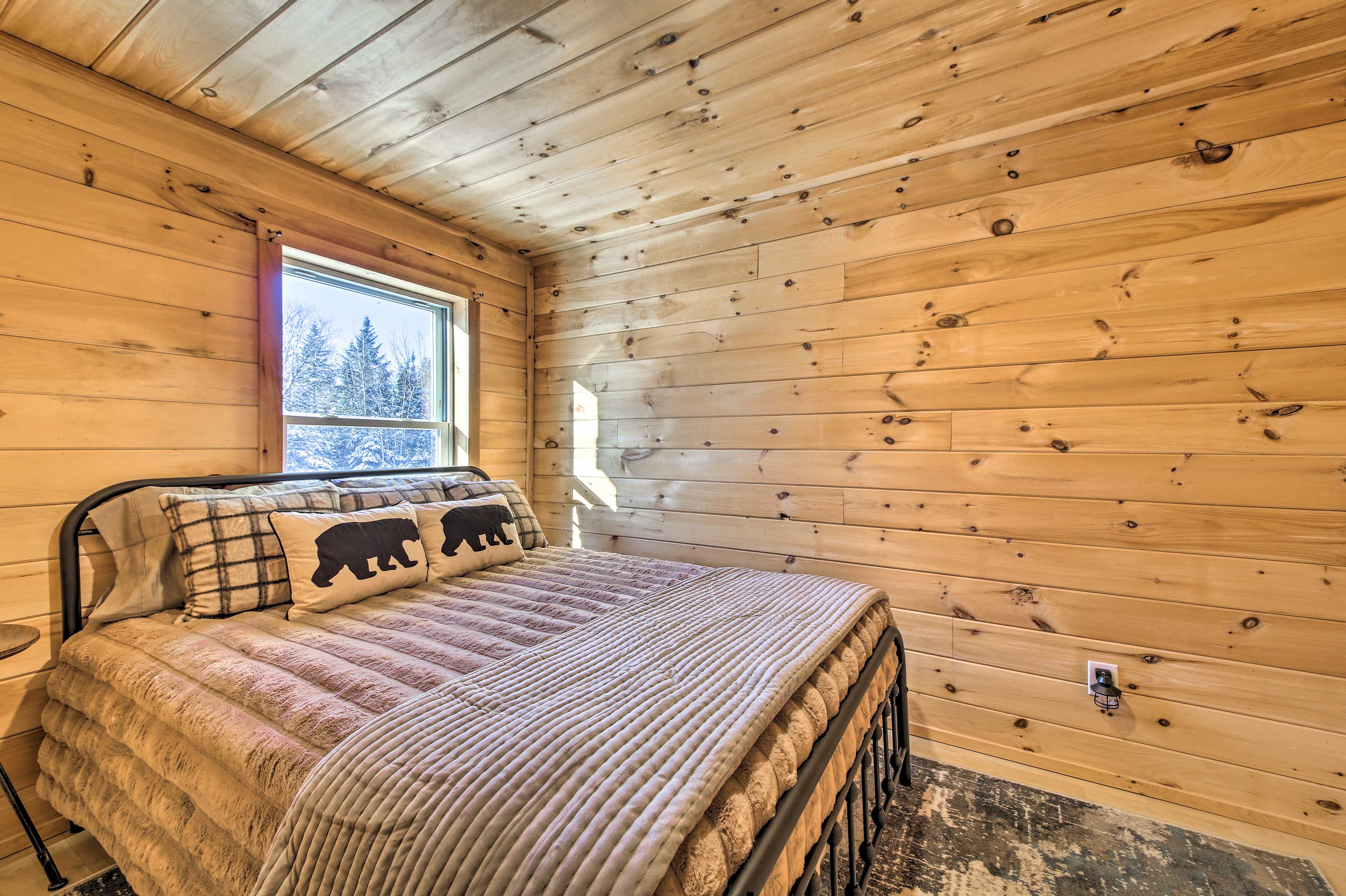 Bedroom 2 | Queen Bed | 2nd Floor