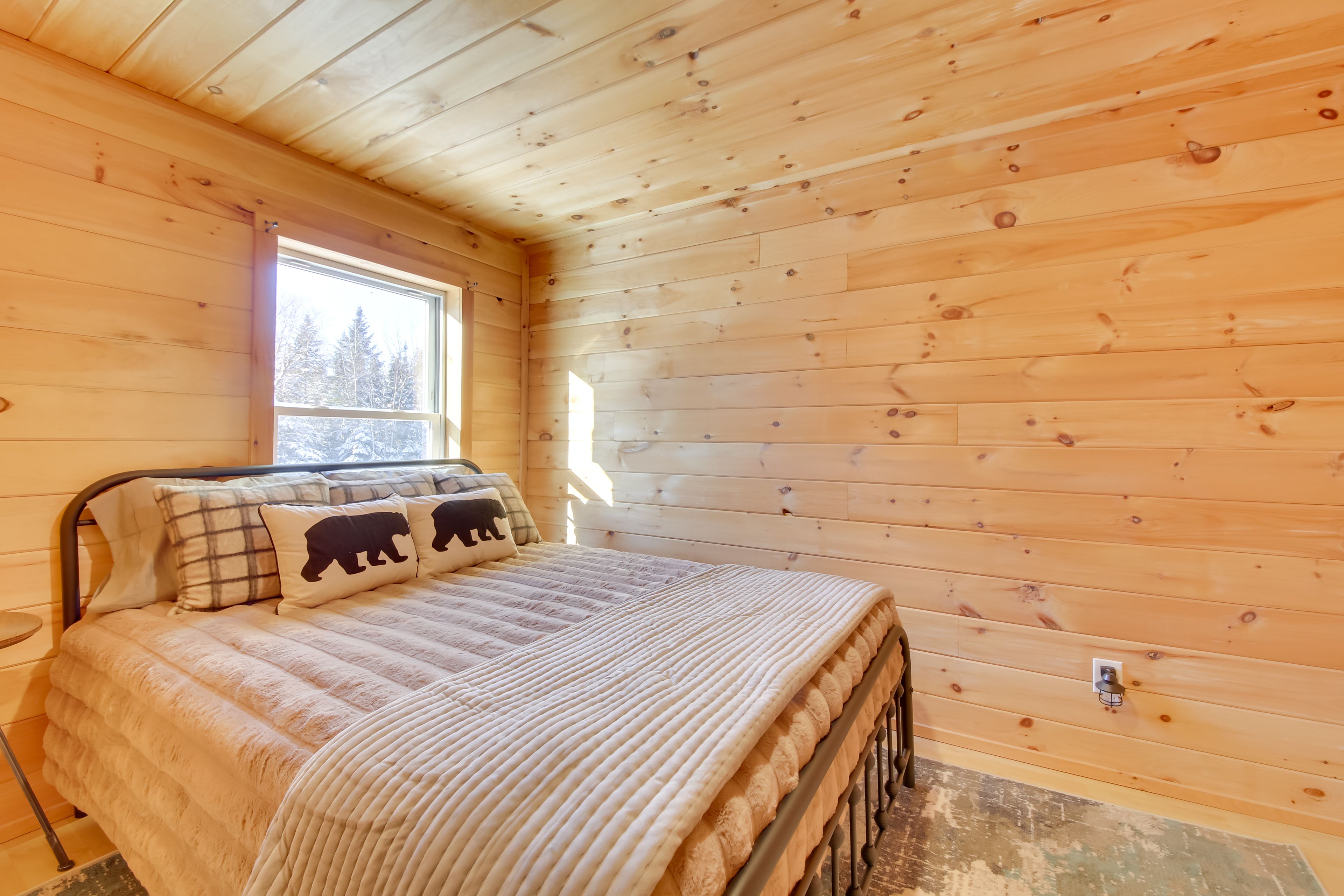 Bedroom 2 | 2nd Floor | Queen Bed