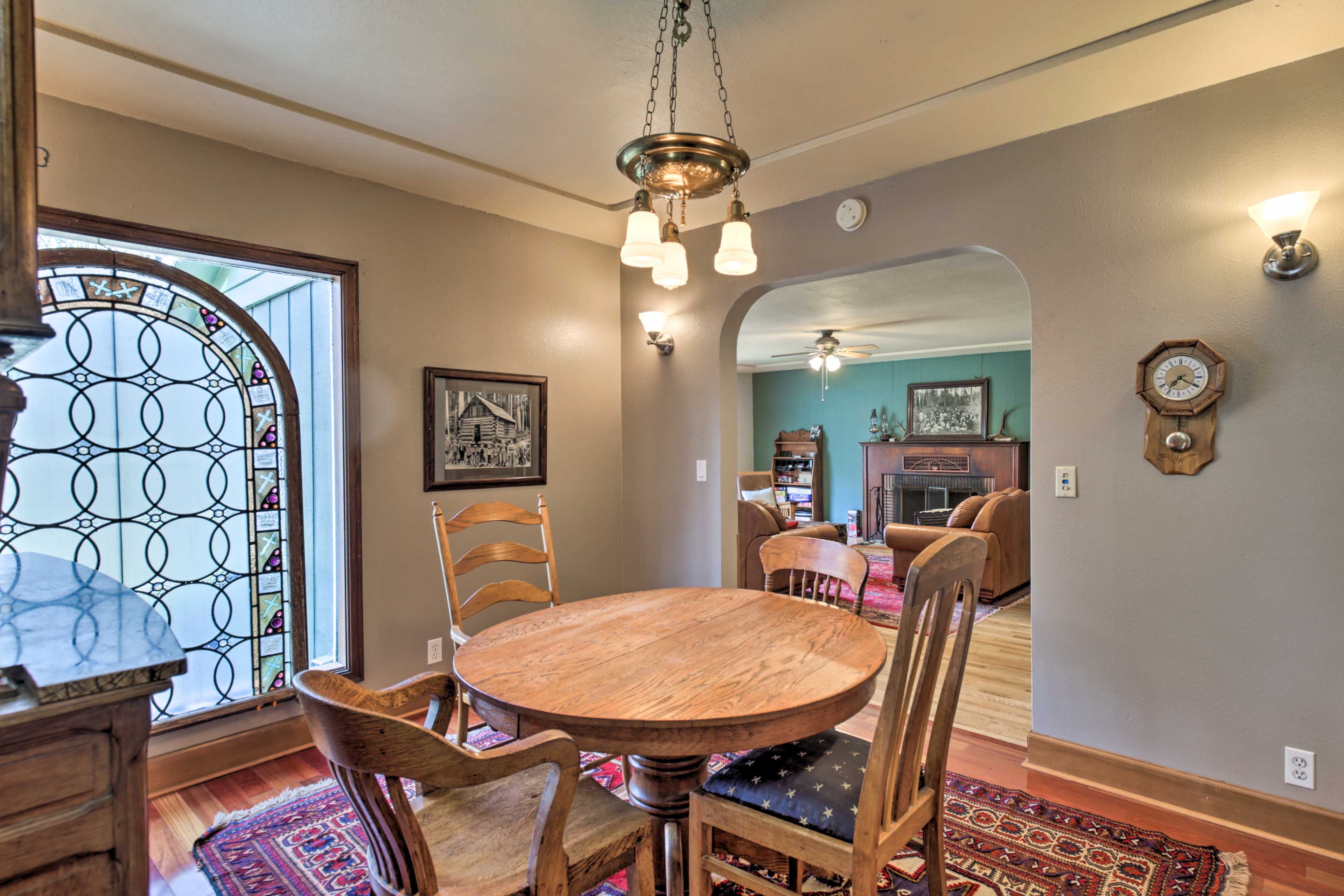 Dining Room | Dishware & Flatware Provided