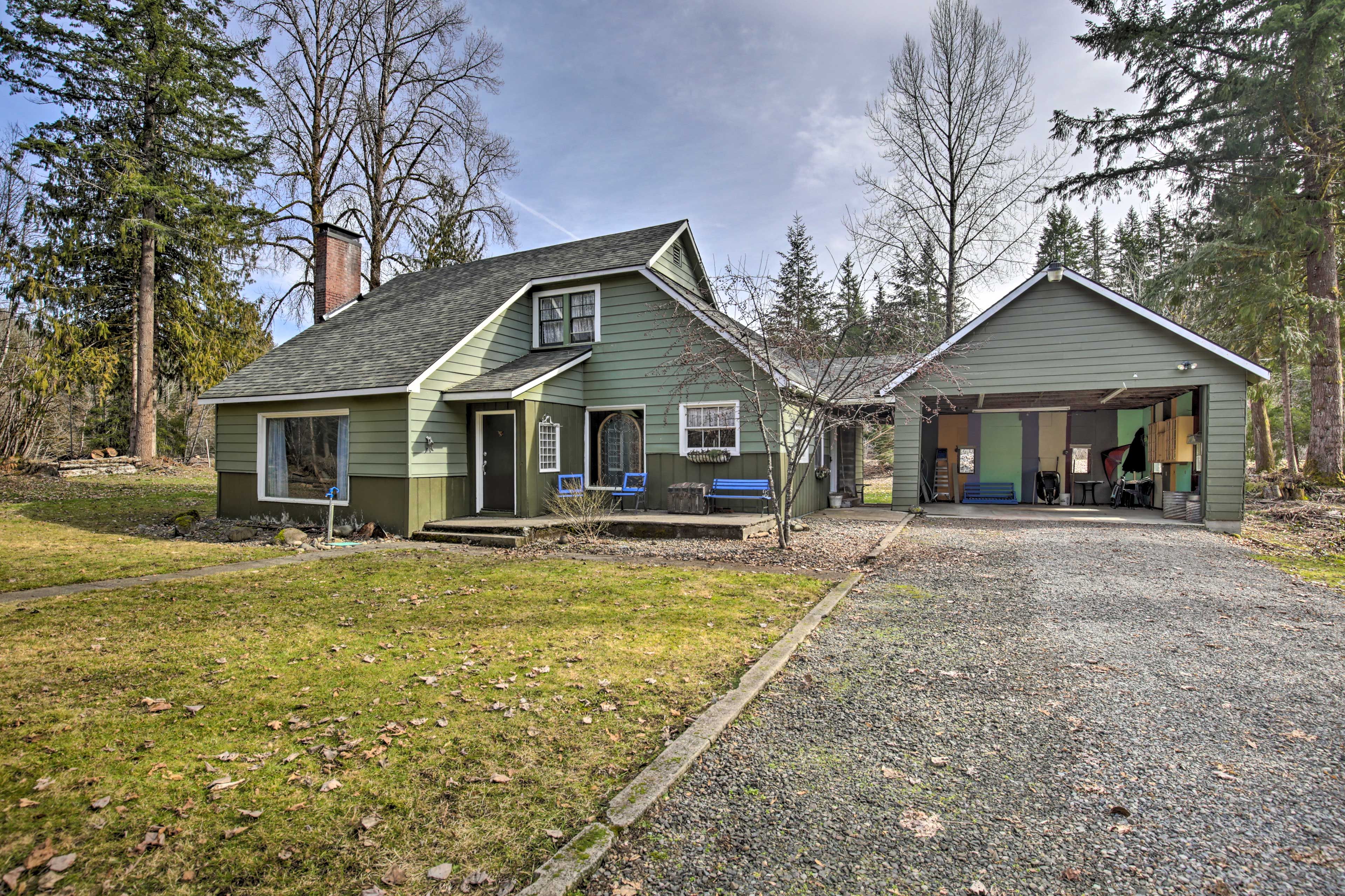 Home Exterior | Driveway Parking (4 Vehicles) | Garage Parking (1 Vehicle)