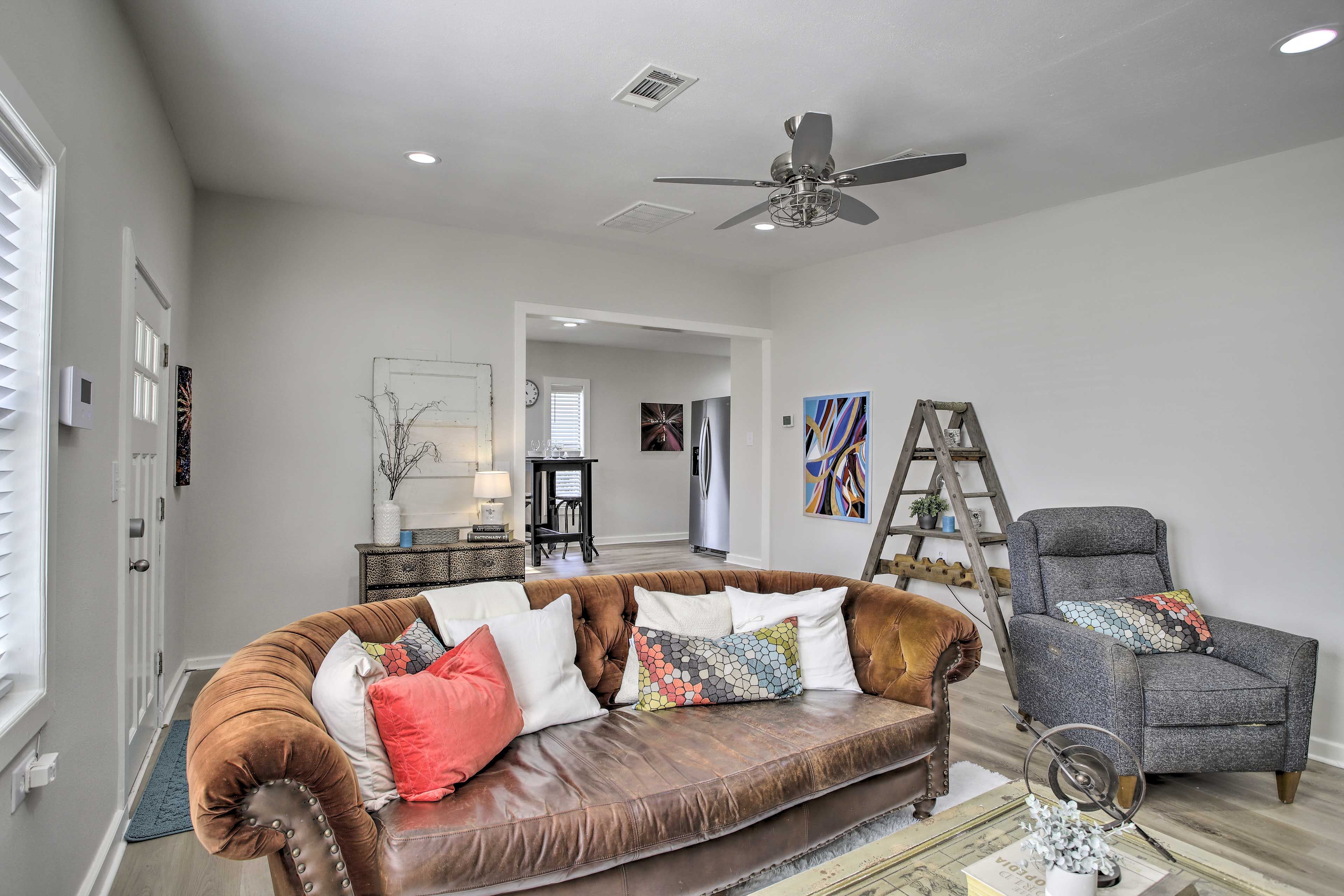 Tomball Vacation Rental | 2BR | 2BA | 2 Entry Steps | 1,200 Sq Ft