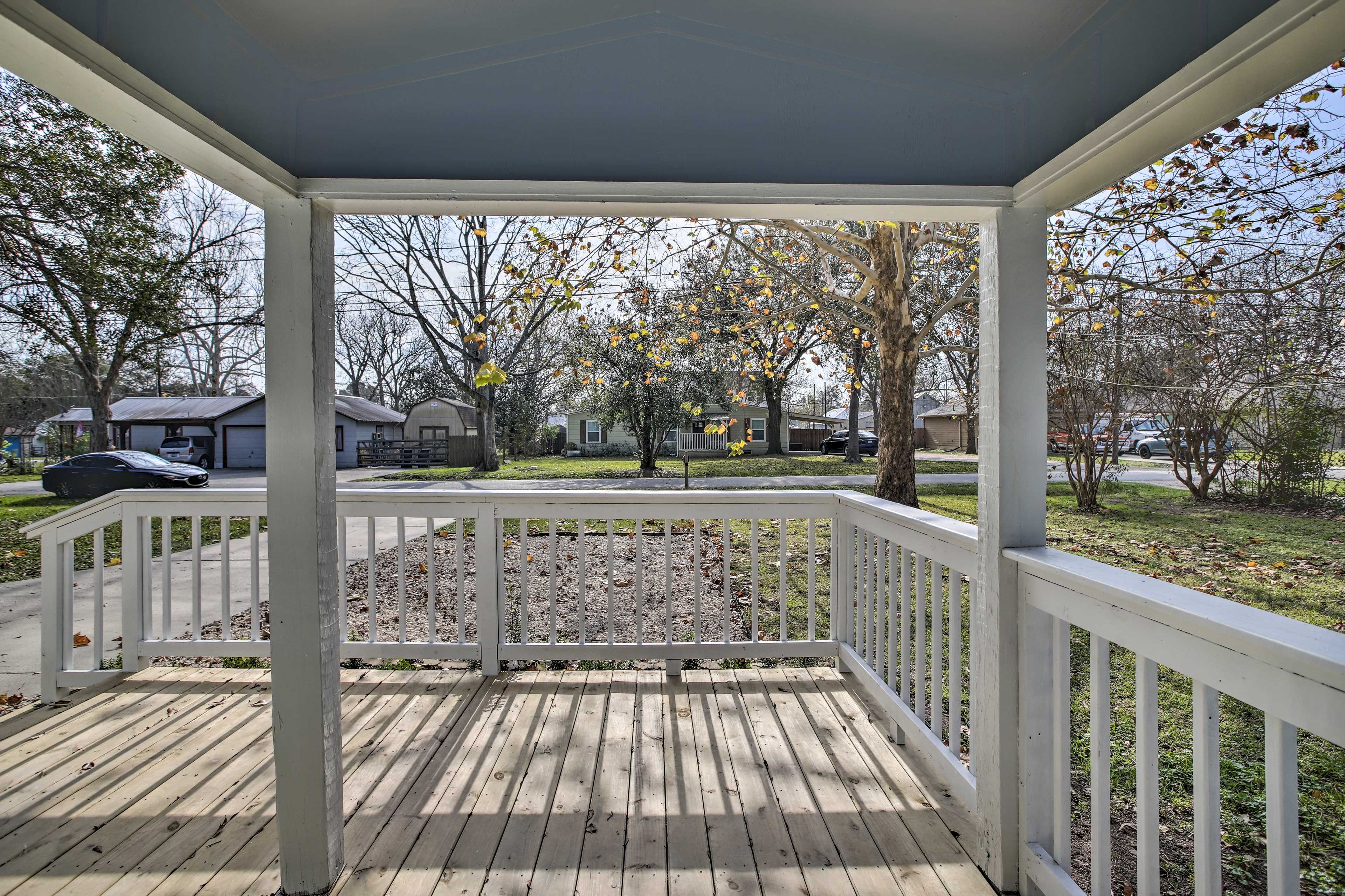 Cottage Exterior | Front Porch