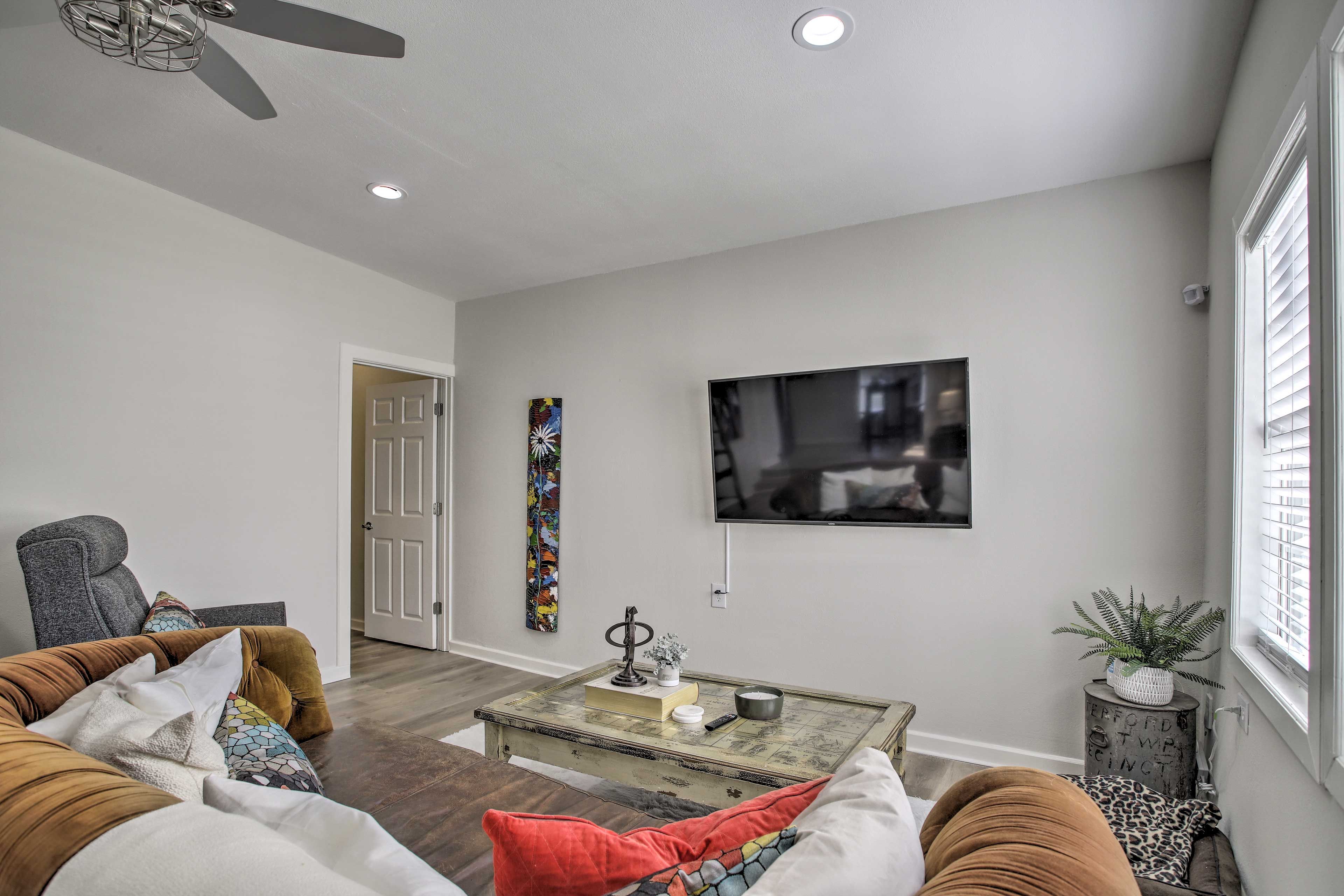 Living Room | Smart TV