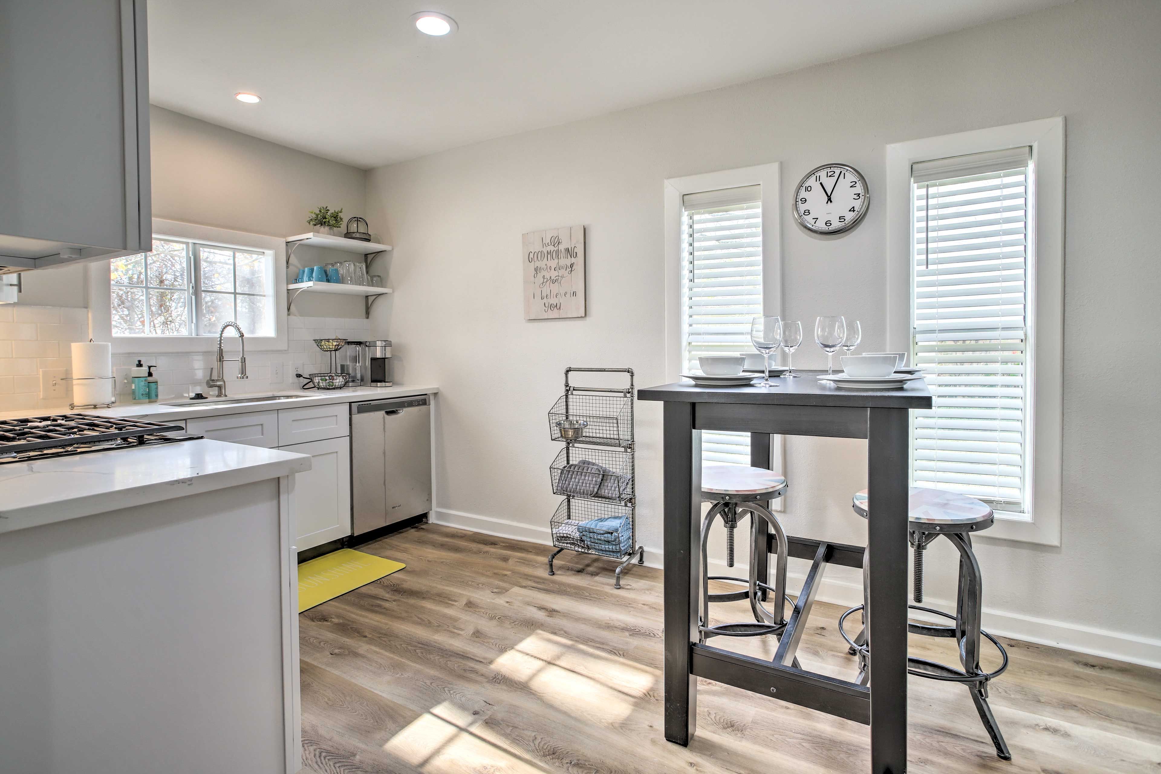 Dining Area | Kitchen