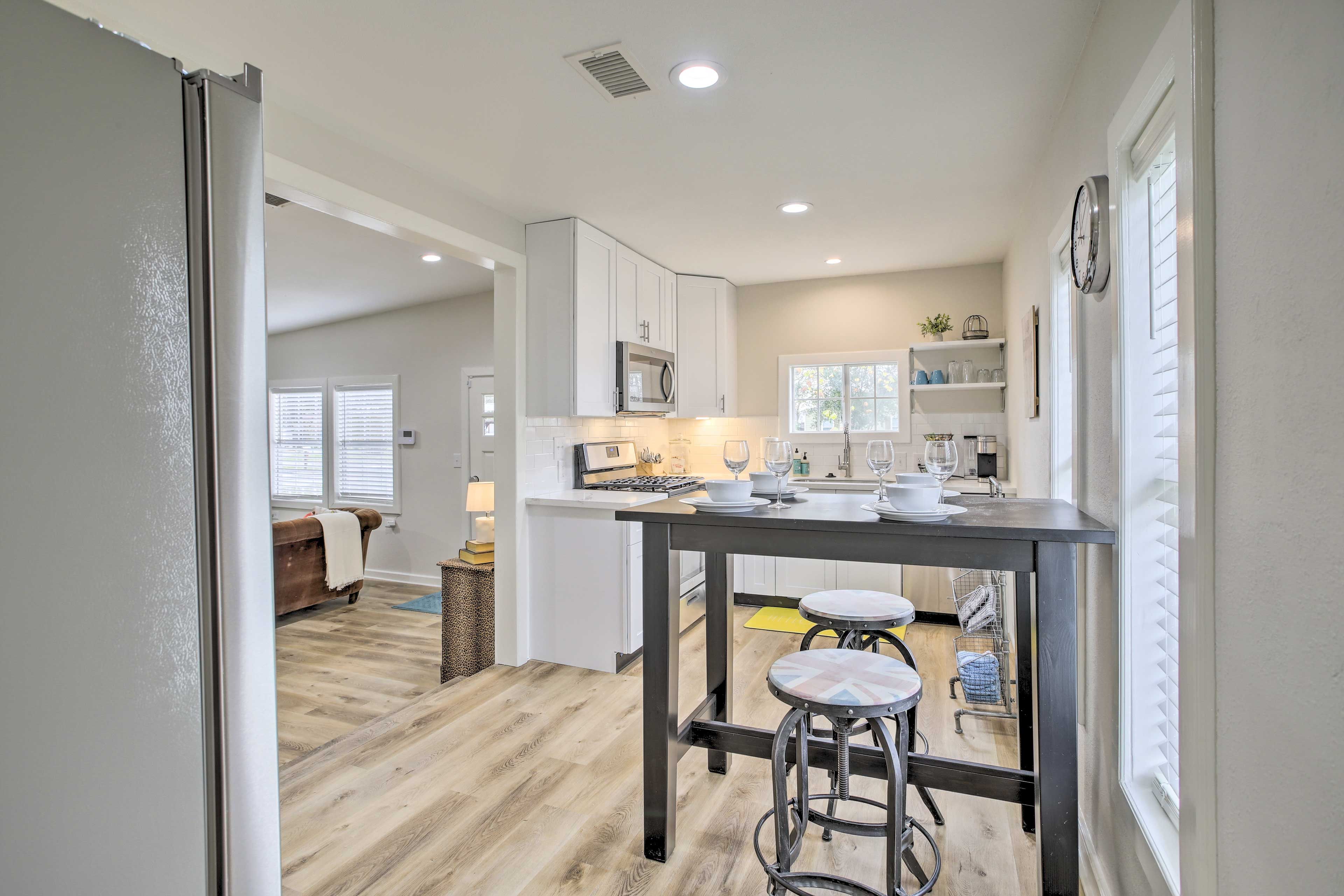 Dining Area | Kitchen