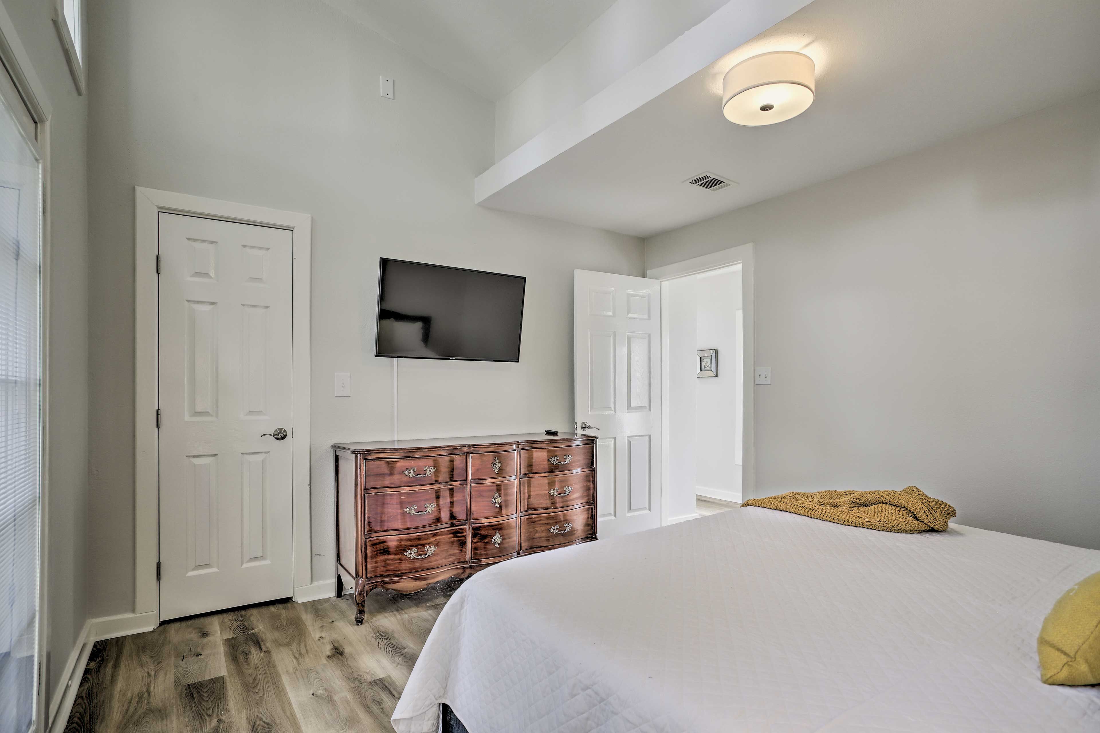 Bedroom 1 | Smart TV
