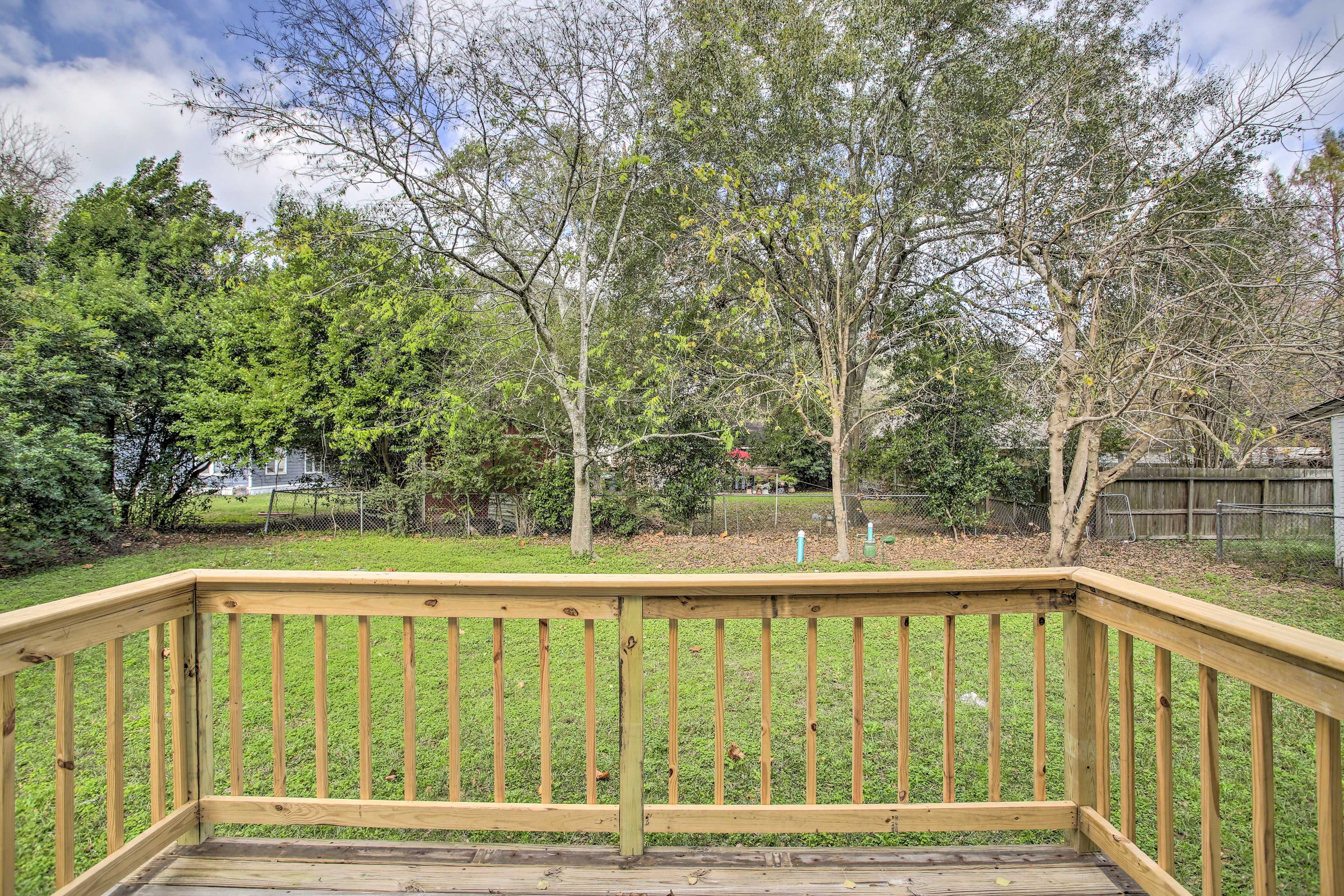 Cottage Exterior | Back Deck