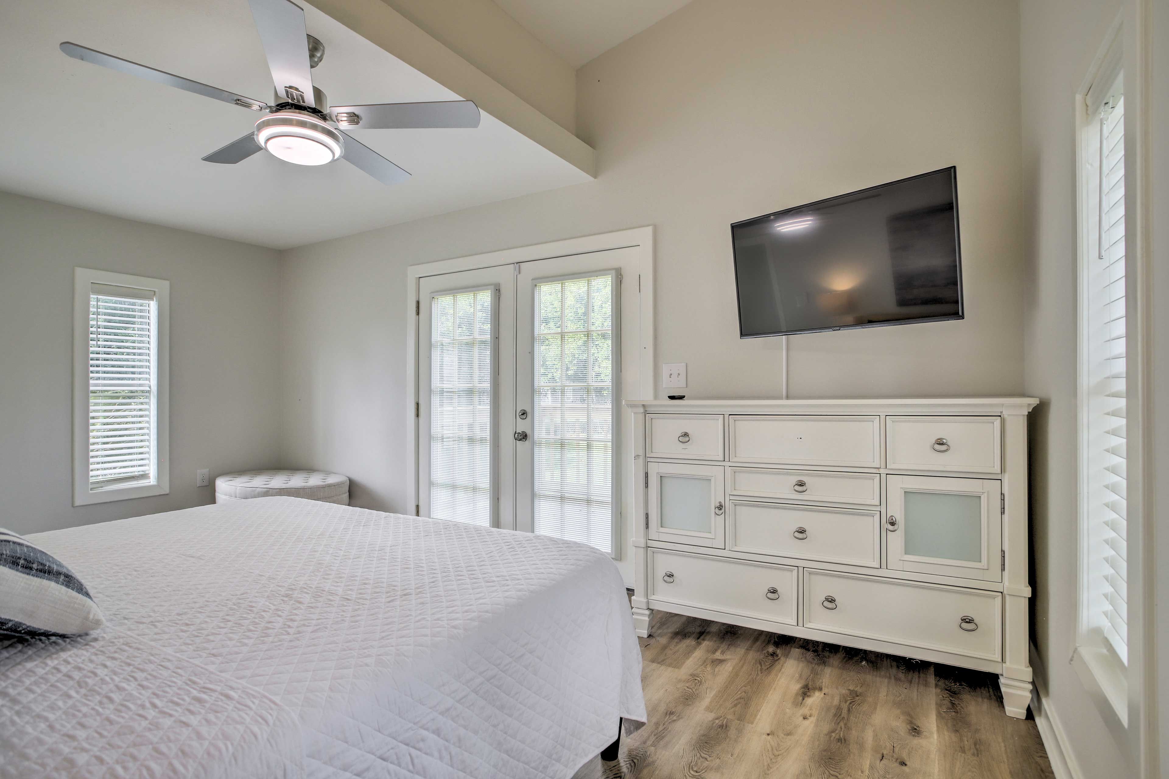 Bedroom 2 | Smart TV