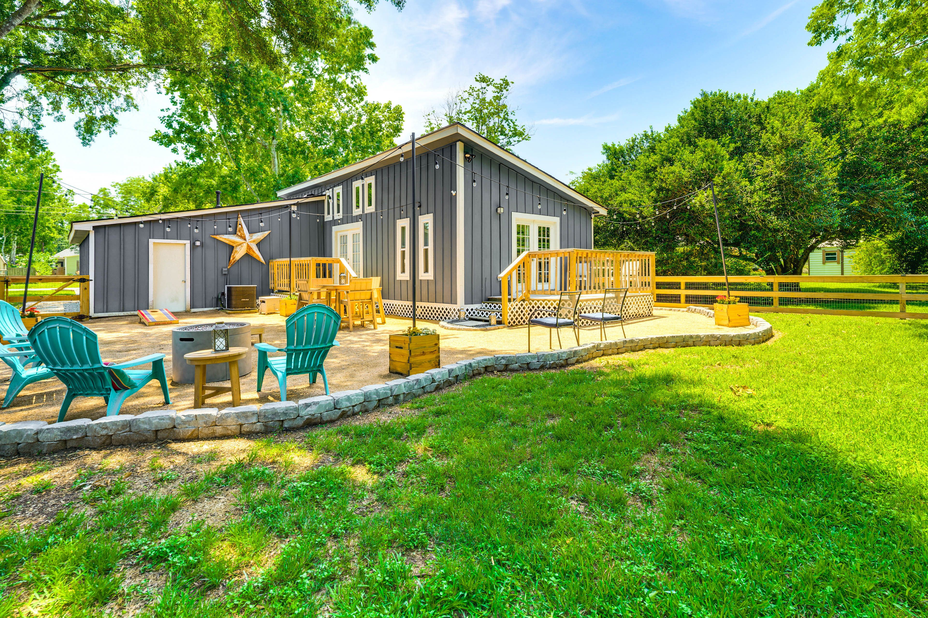 Tomball Vacation Rental | 2BR | 2BA | 2 Entry Steps | 1,200 Sq Ft