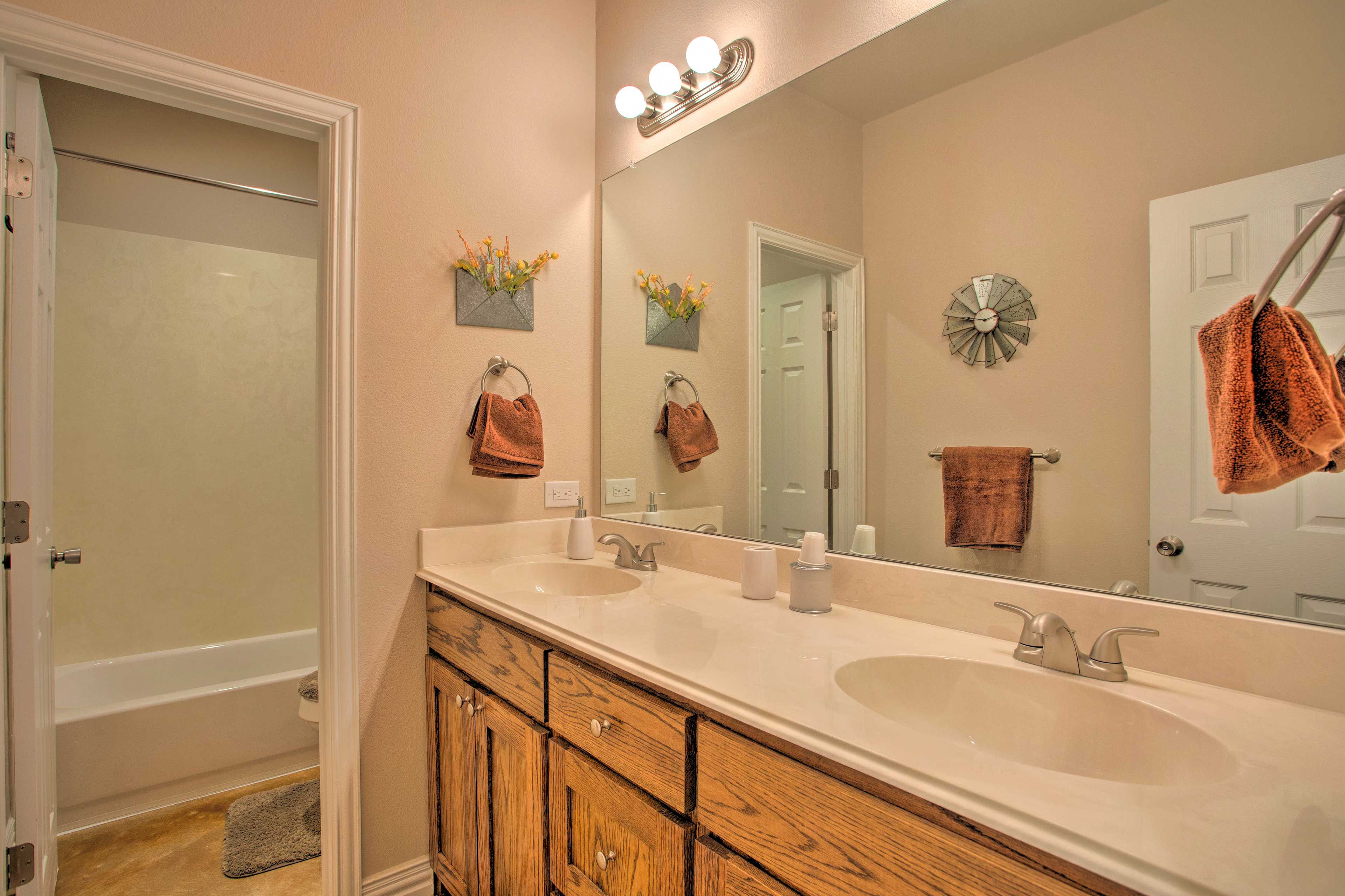En-Suite Bathroom | Towels Provided