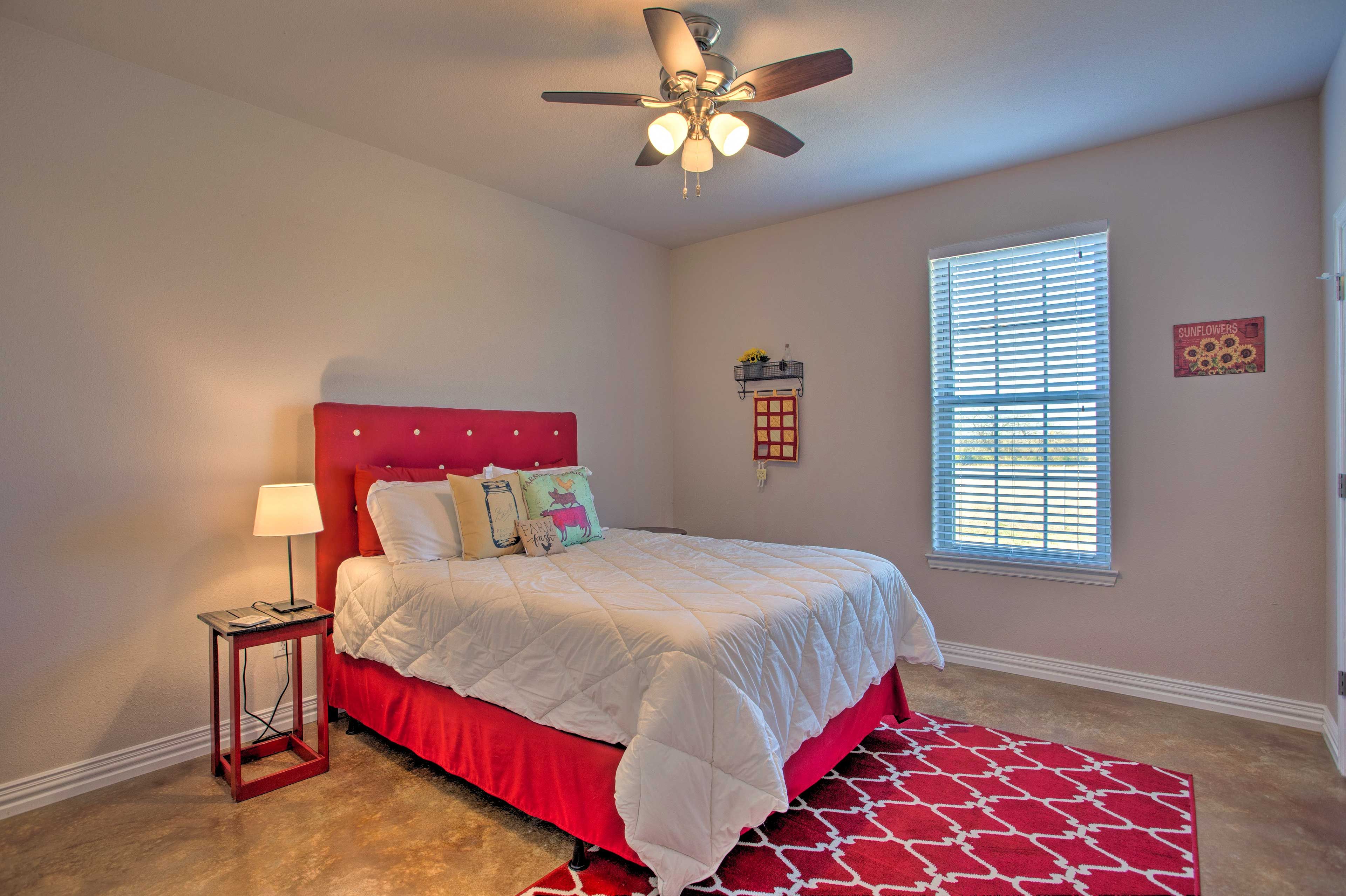 Bedroom 3 | Queen Bed