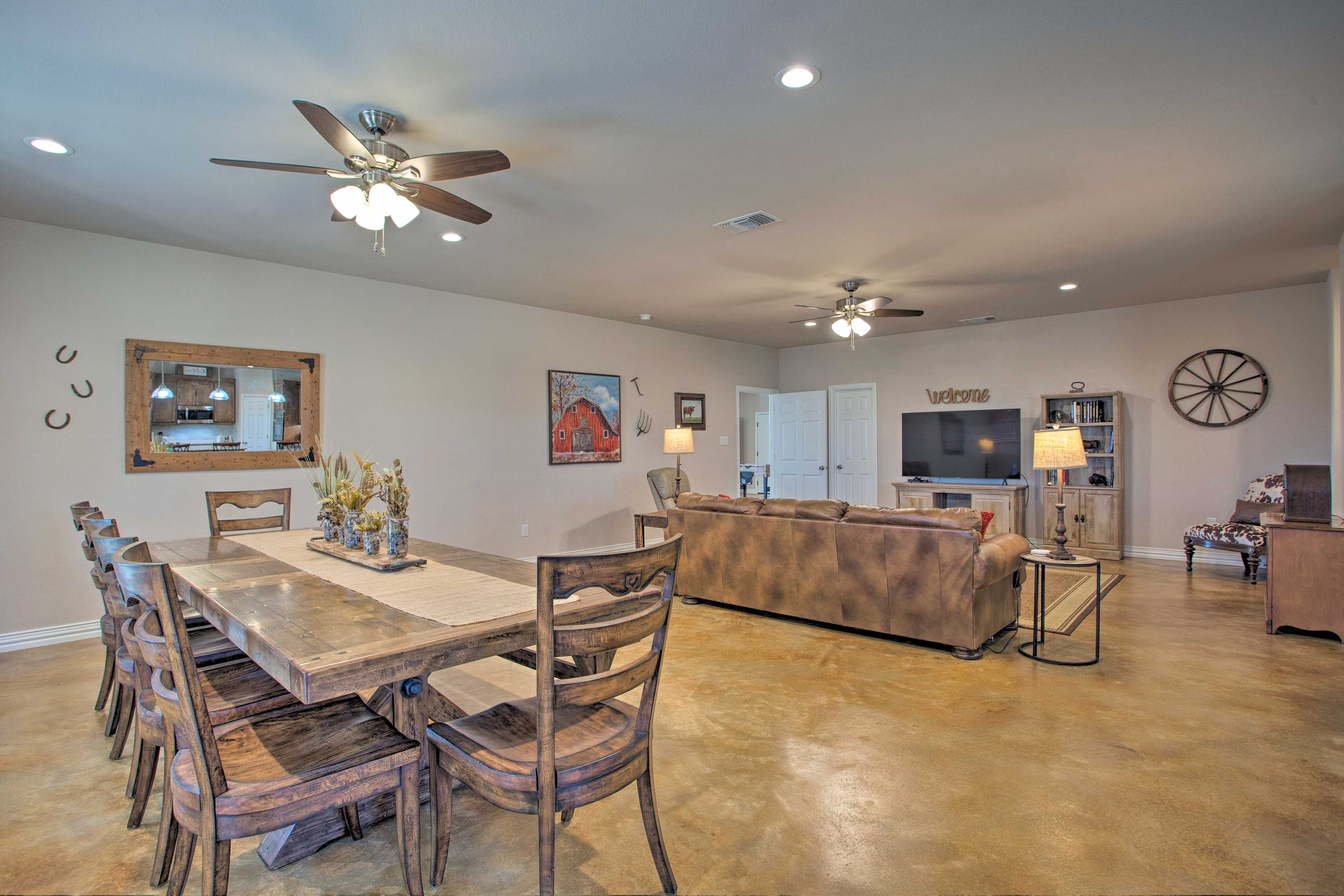 Dining Area | Dishware Provided